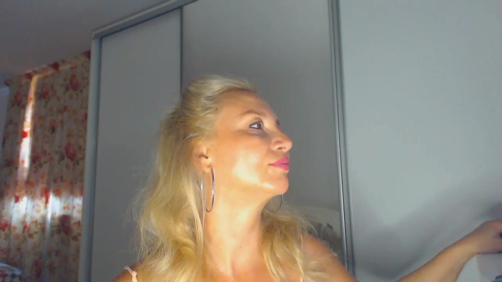 Gallery image thumbnail from Merlyn4u's myfreecams stream on, 06/27/2025, 12:09 image 11 of 20
