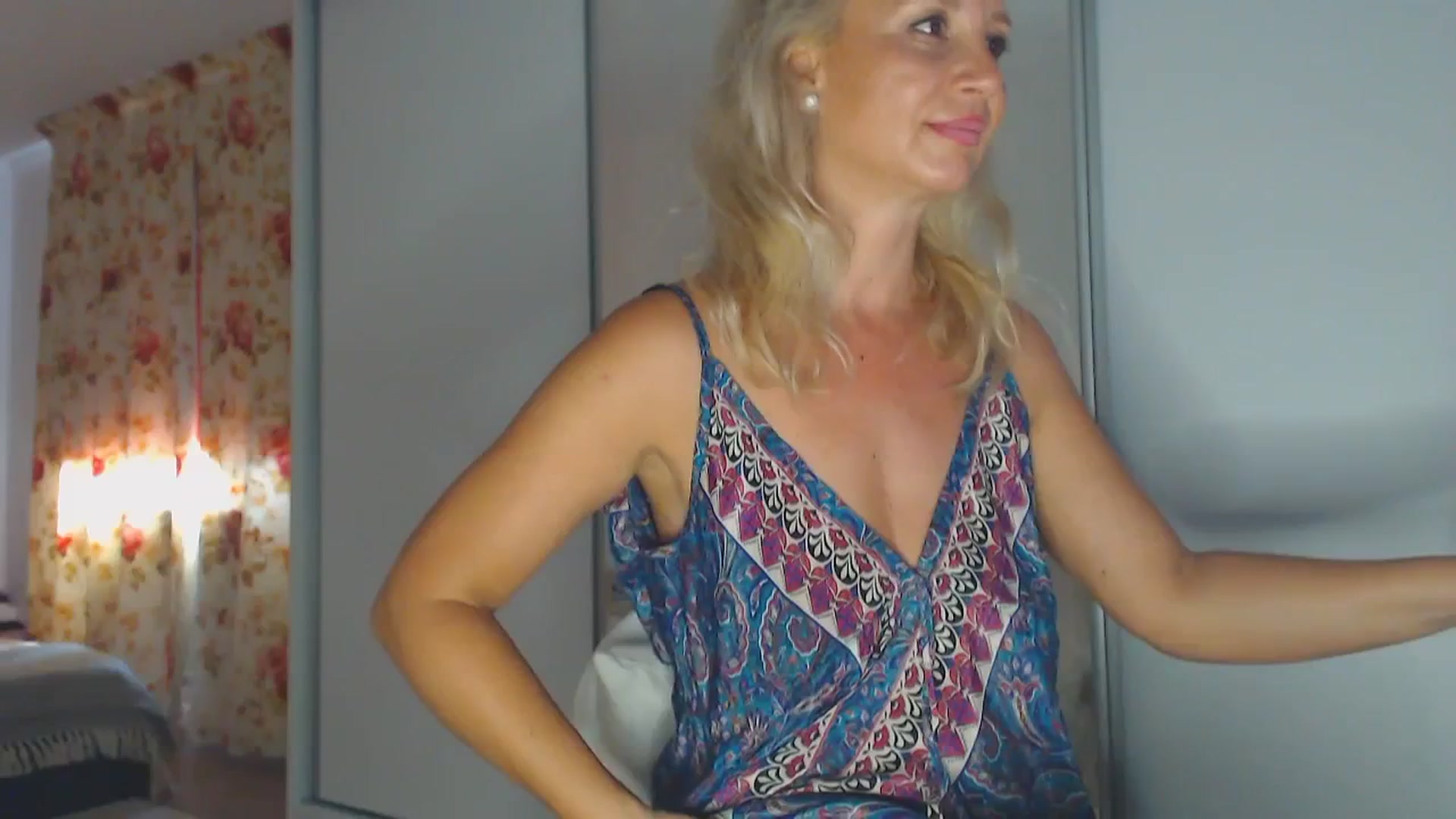 Gallery image thumbnail from Merlyn4u's myfreecams stream on, 07/06/2025, 14:17 image 4 of 20