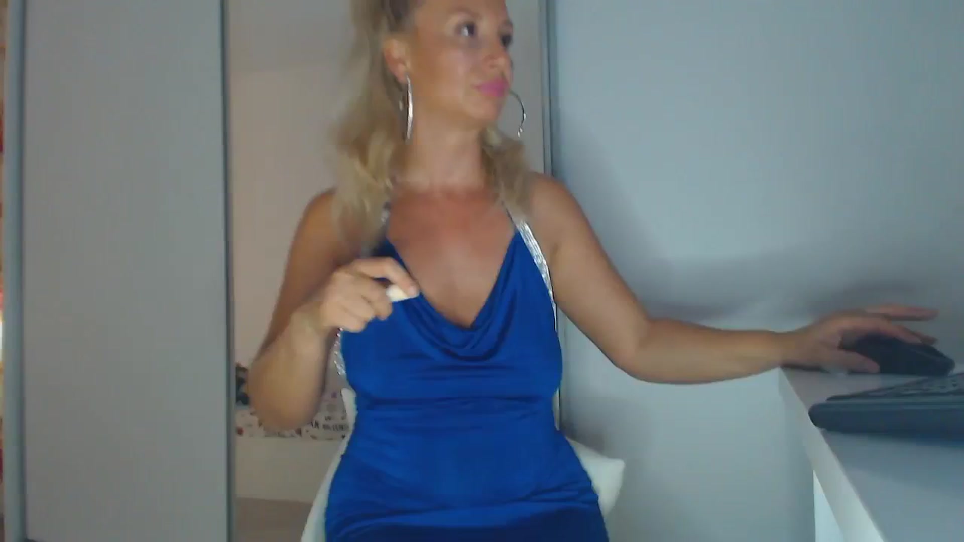 Gallery image thumbnail from Merlyn4u's myfreecams stream on, 07/09/2025, 14:50 image 2 of 20