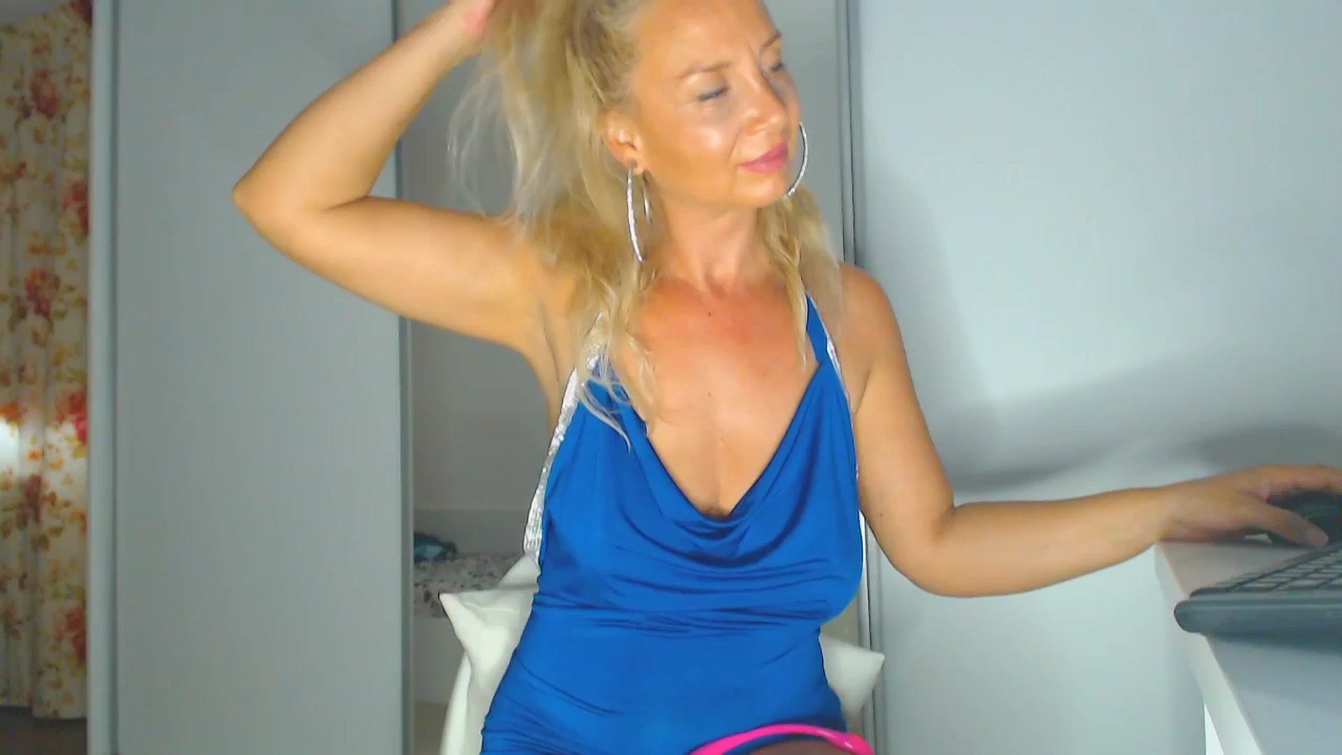Gallery image thumbnail from Merlyn4u's myfreecams stream on, 07/09/2025, 15:17 image 13 of 20