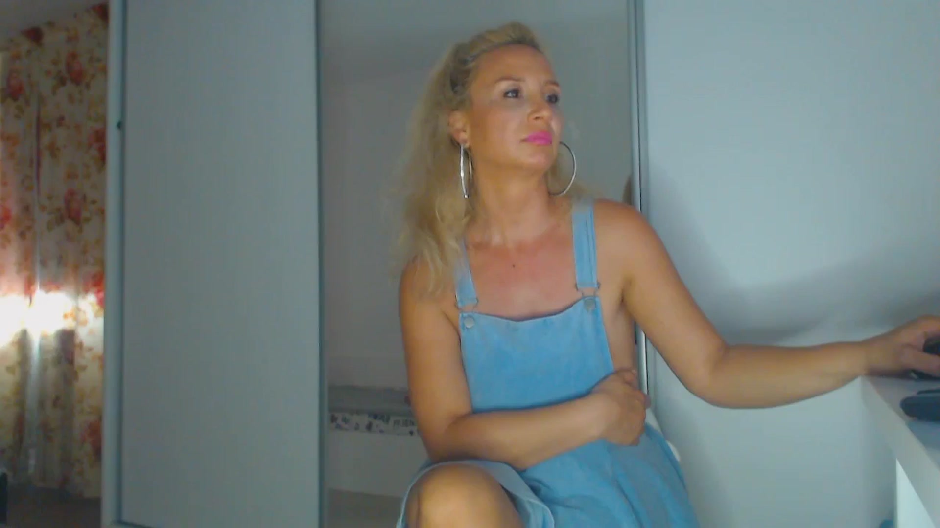 Gallery image thumbnail from Merlyn4u's myfreecams stream on, 07/17/2025, 14:30 image 9 of 20