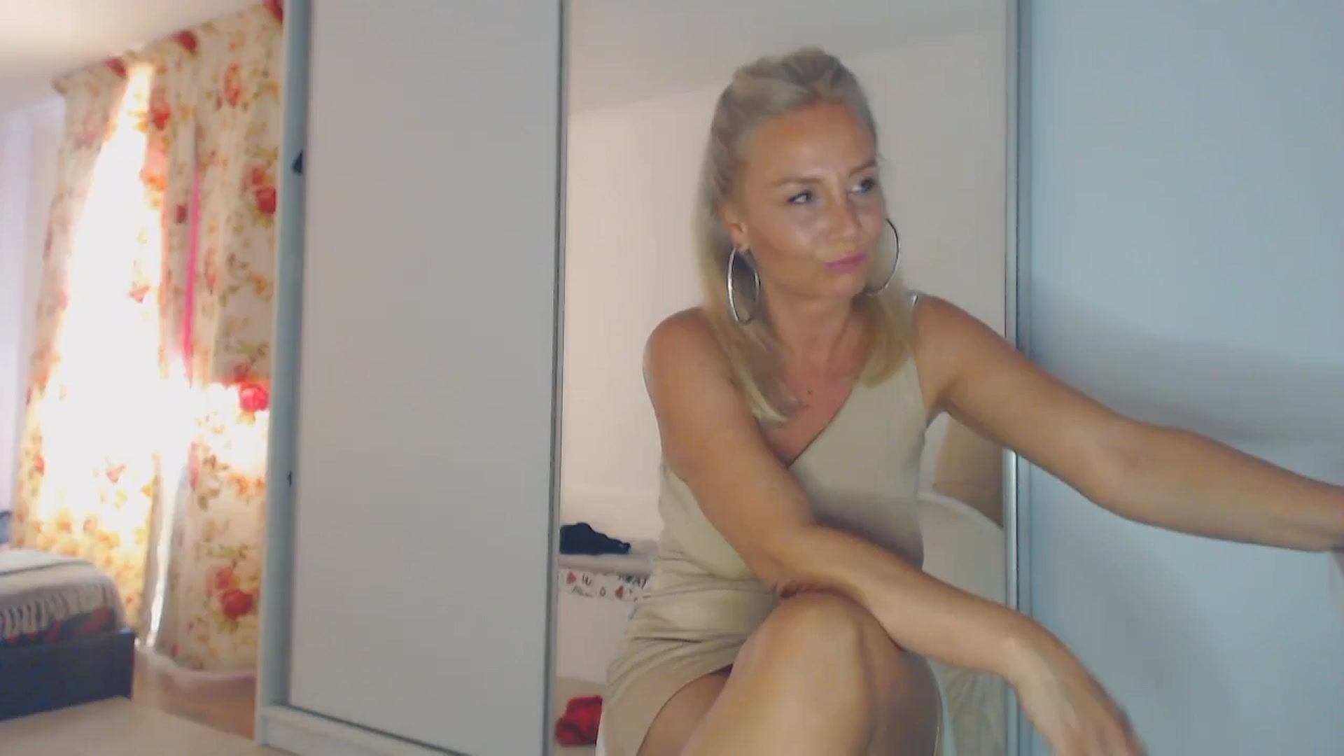 Gallery image thumbnail from Merlyn4u's myfreecams stream on, 07/18/2025, 14:55 image 20 of 20
