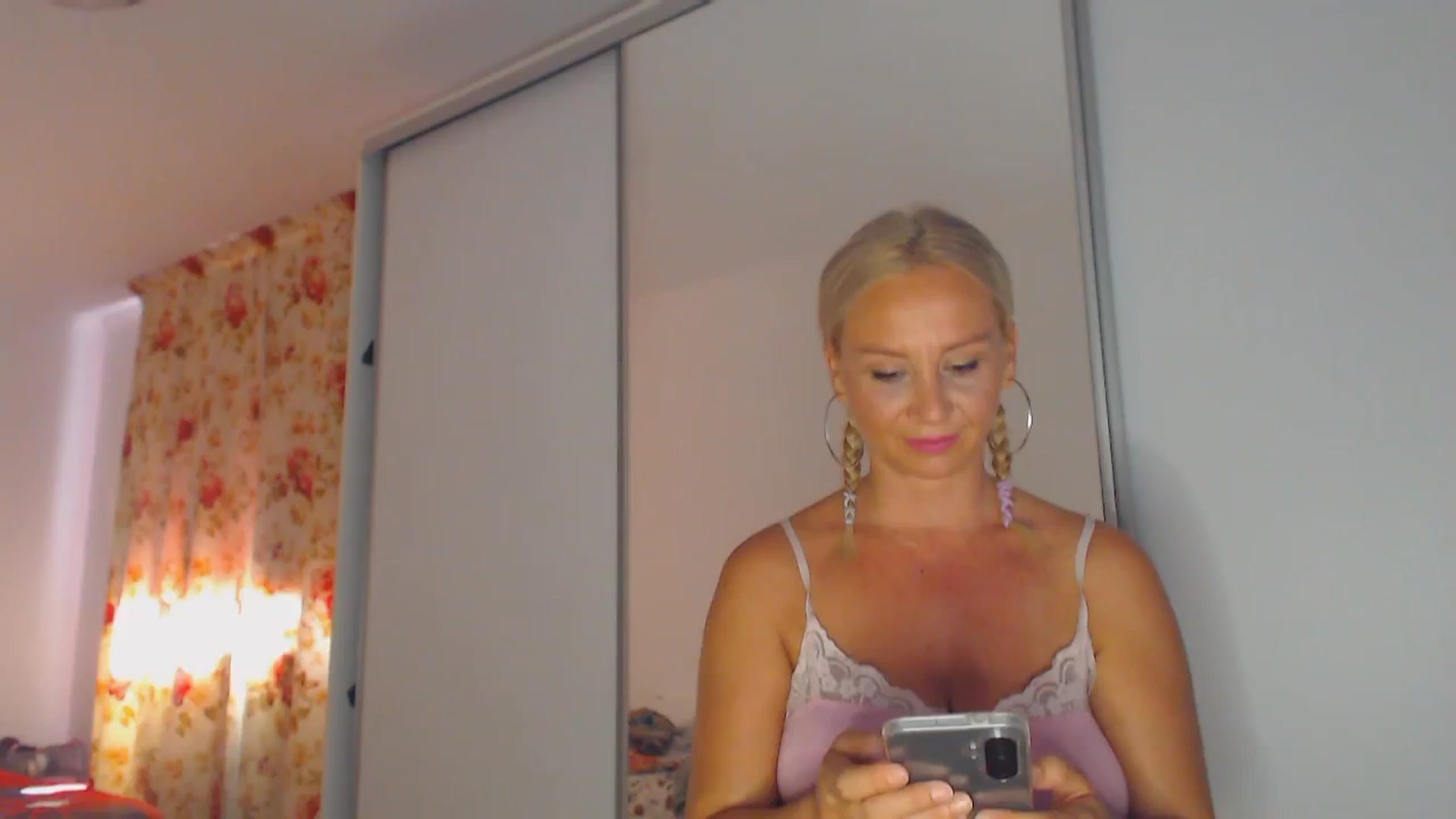 Gallery image thumbnail from Merlyn4u's myfreecams stream on, 07/27/2025, 13:37 image 20 of 20