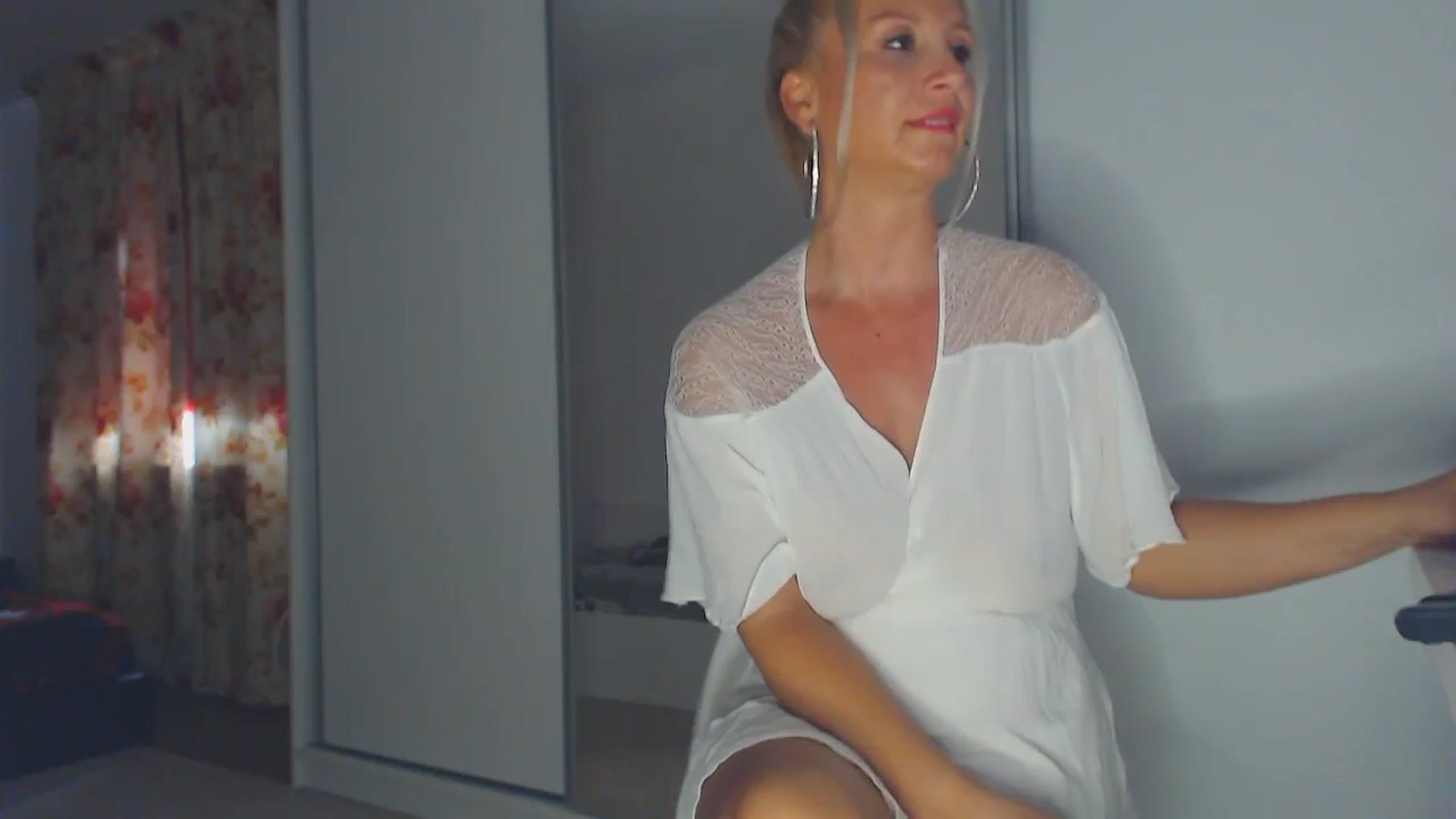 Gallery image thumbnail from Merlyn4u's myfreecams stream on, 07/31/2025, 13:08 image 15 of 20