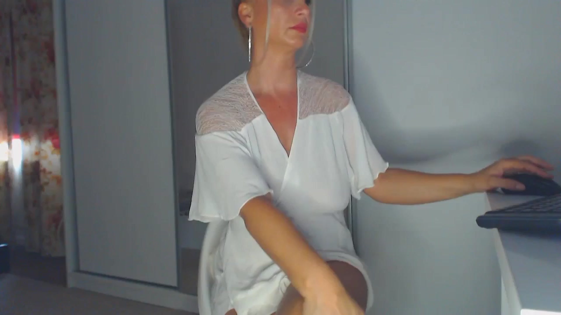 Gallery image thumbnail from Merlyn4u's myfreecams stream on, 07/31/2025, 13:08 image 14 of 20
