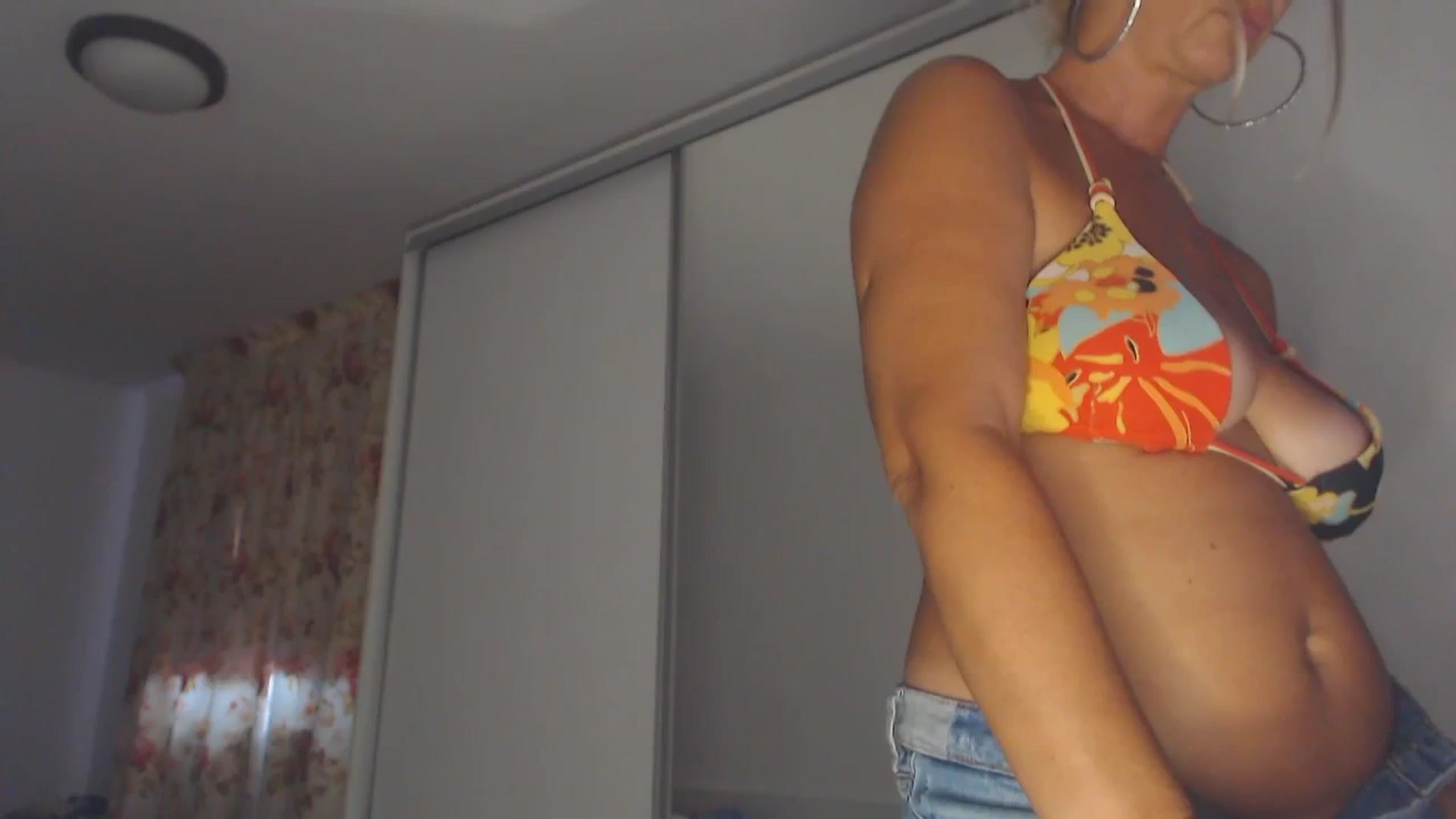 Gallery image thumbnail from Merlyn4u's myfreecams stream on, 08/14/2025, 12:30 image 11 of 20