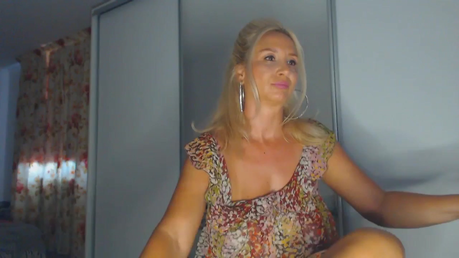 Gallery image thumbnail from Merlyn4u's myfreecams stream on, 08/16/2025, 11:28 image 15 of 20