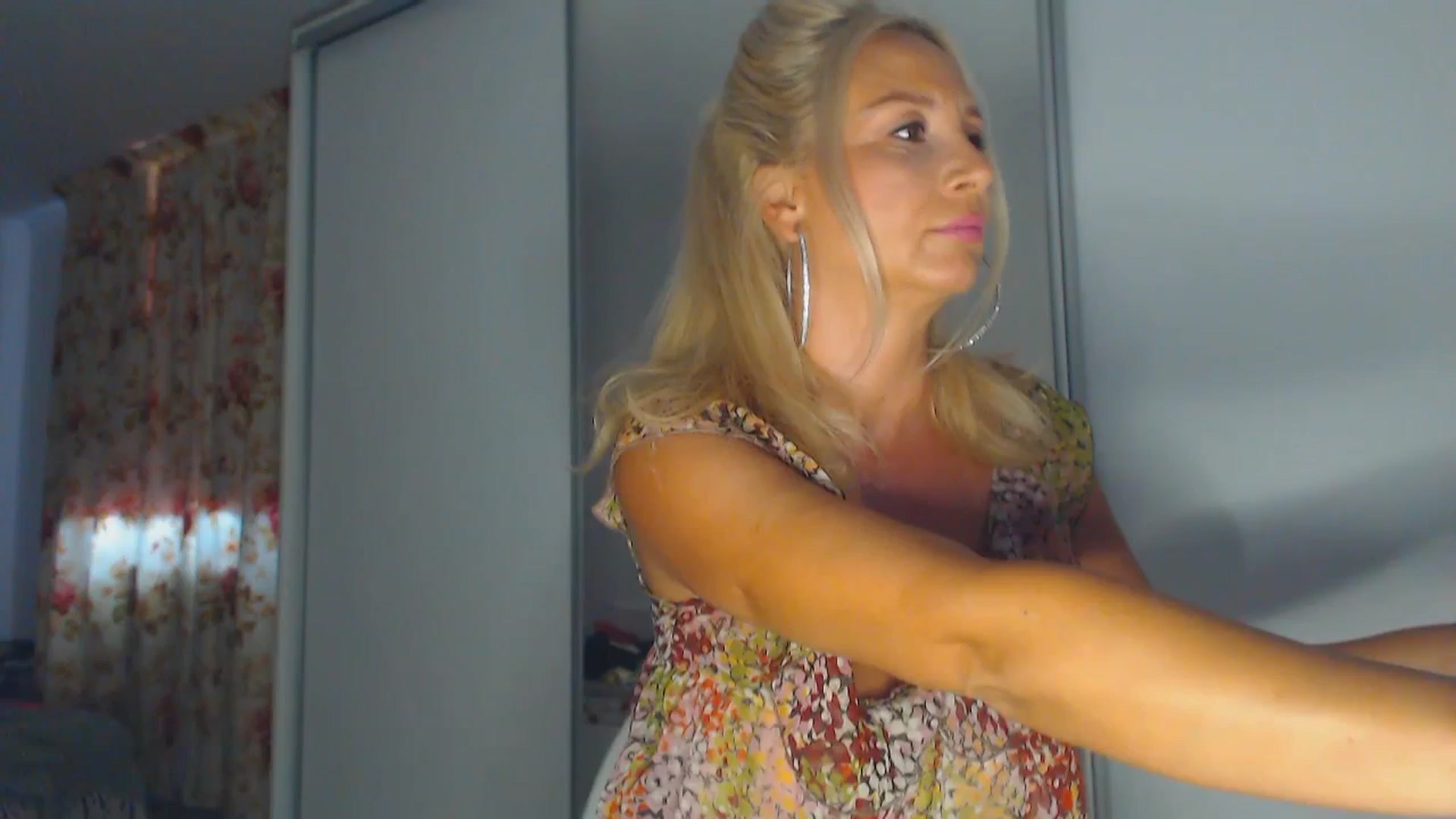 Gallery image thumbnail from Merlyn4u's myfreecams stream on, 08/16/2025, 11:28 image 14 of 20