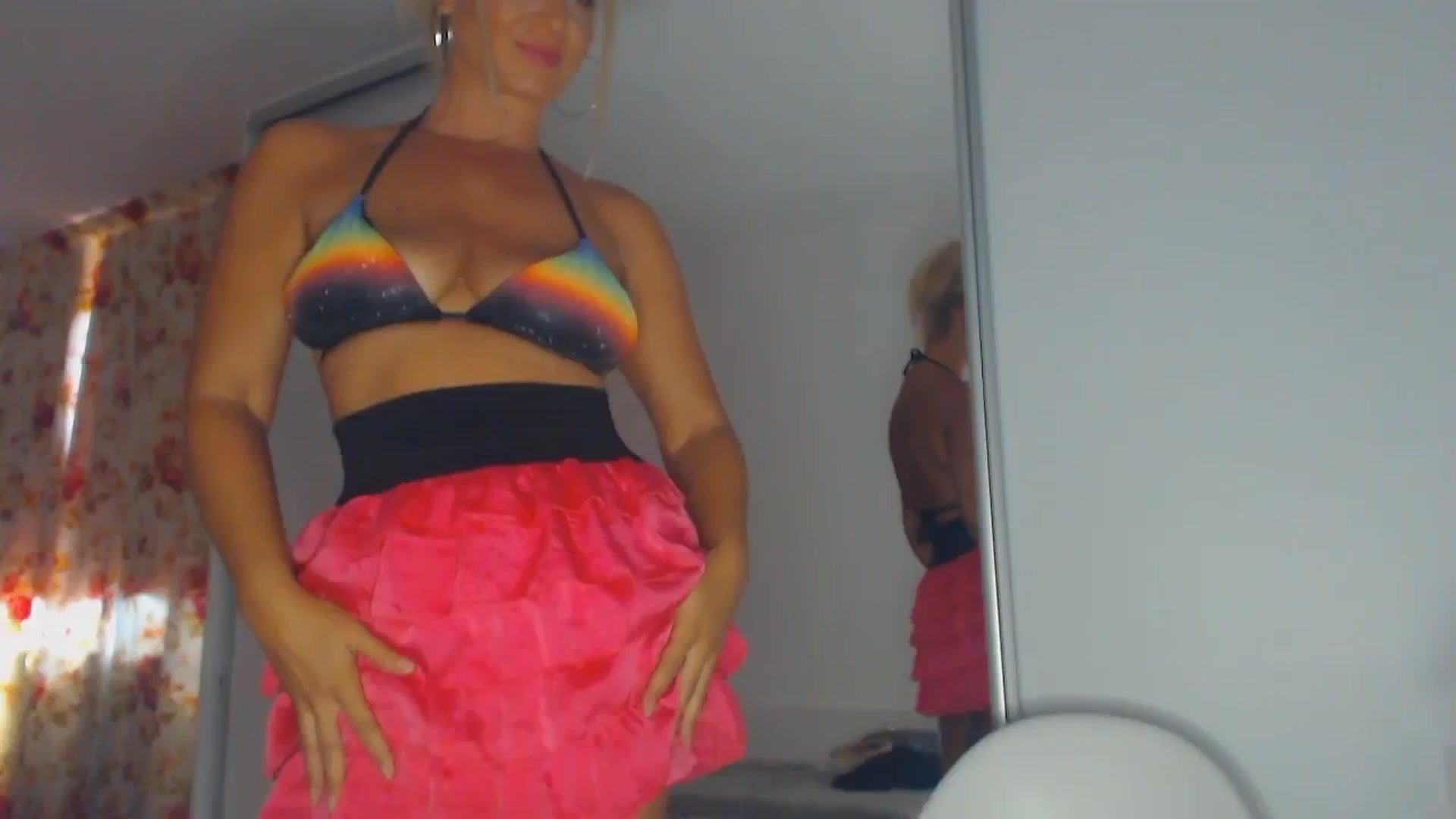 Gallery image thumbnail from Merlyn4u's myfreecams stream on, 08/20/2025, 13:01 image 10 of 20