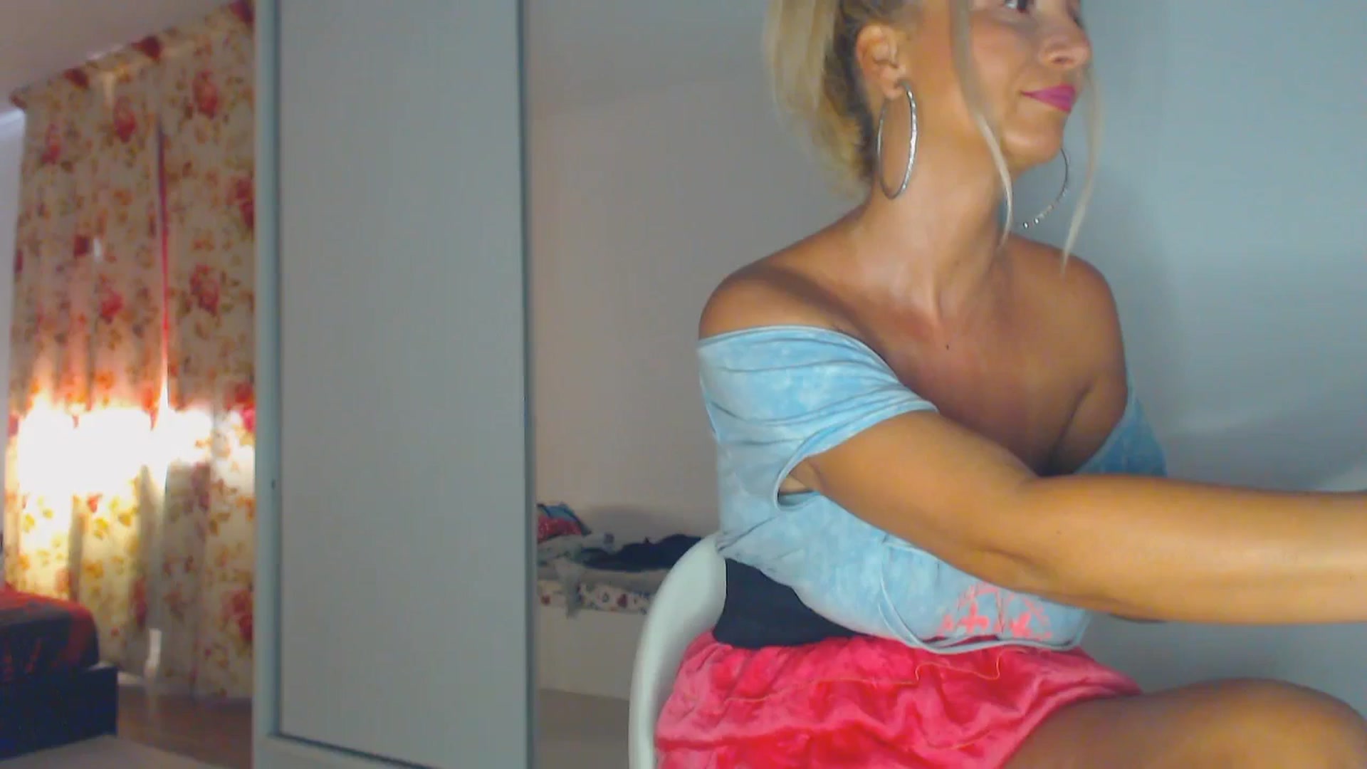 Gallery image thumbnail from Merlyn4u's myfreecams stream on, 08/21/2025, 13:39 image 12 of 20