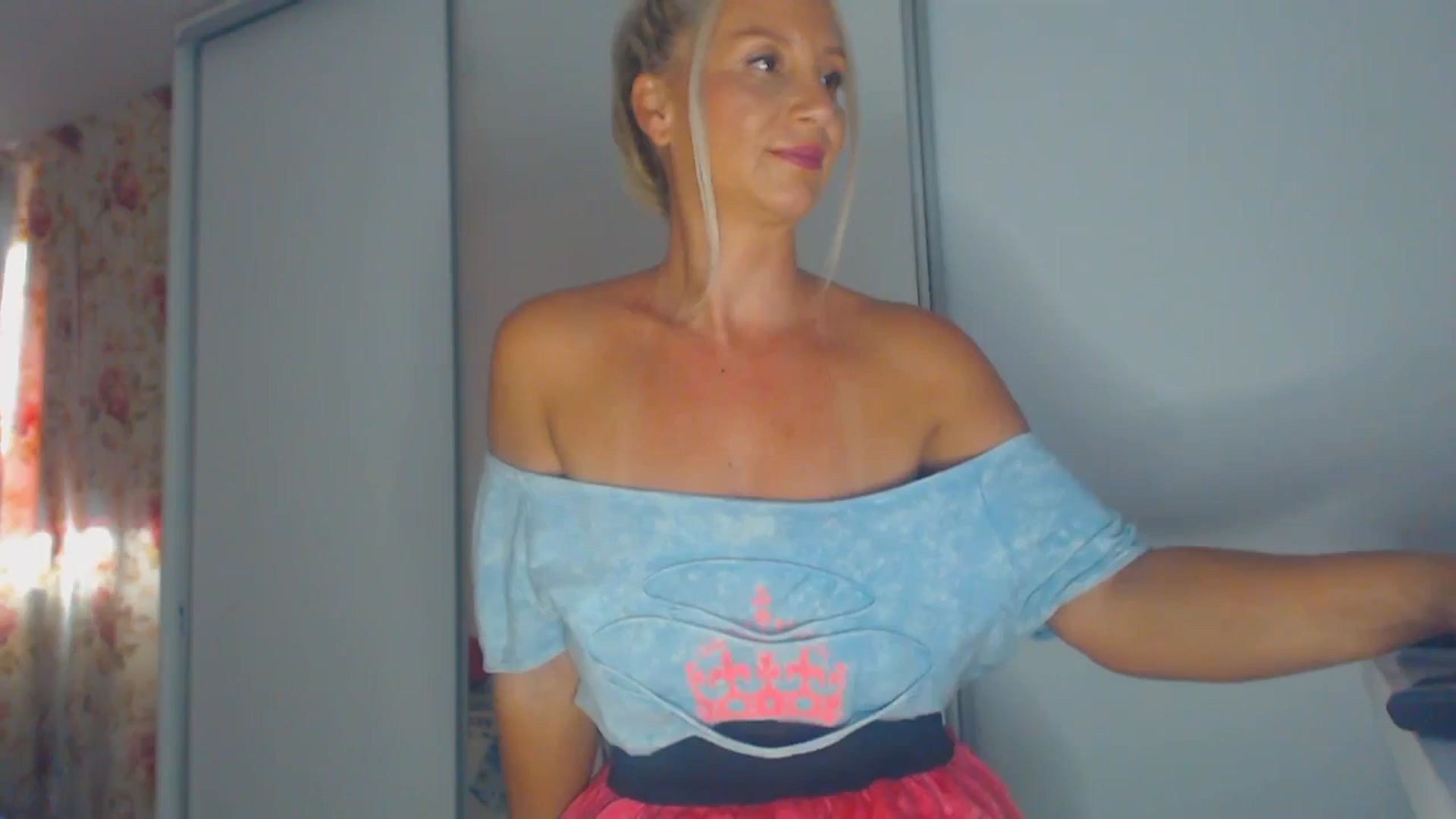 Gallery image thumbnail from Merlyn4u's myfreecams stream on, 08/22/2025, 14:31 image 12 of 20