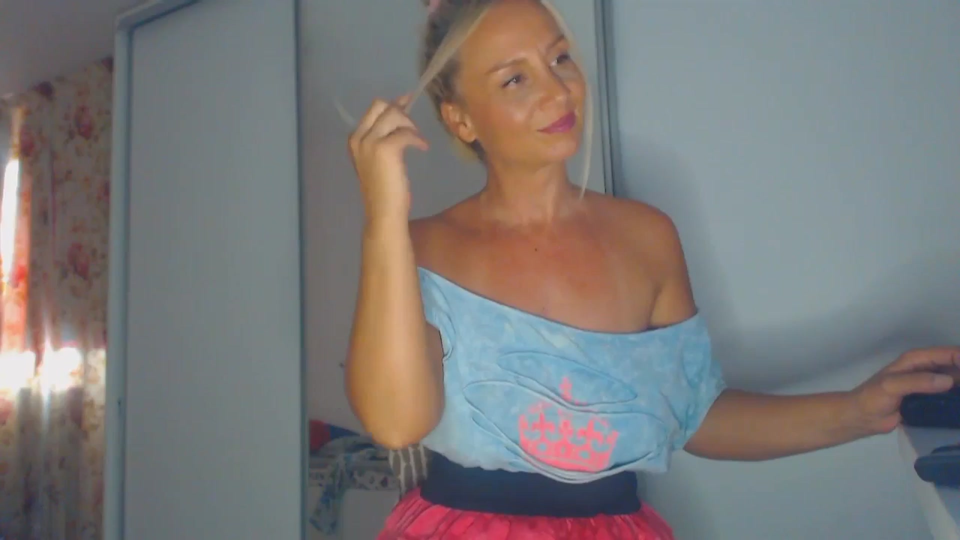 Gallery image thumbnail from Merlyn4u's myfreecams stream on, 08/22/2025, 14:31 image 10 of 20