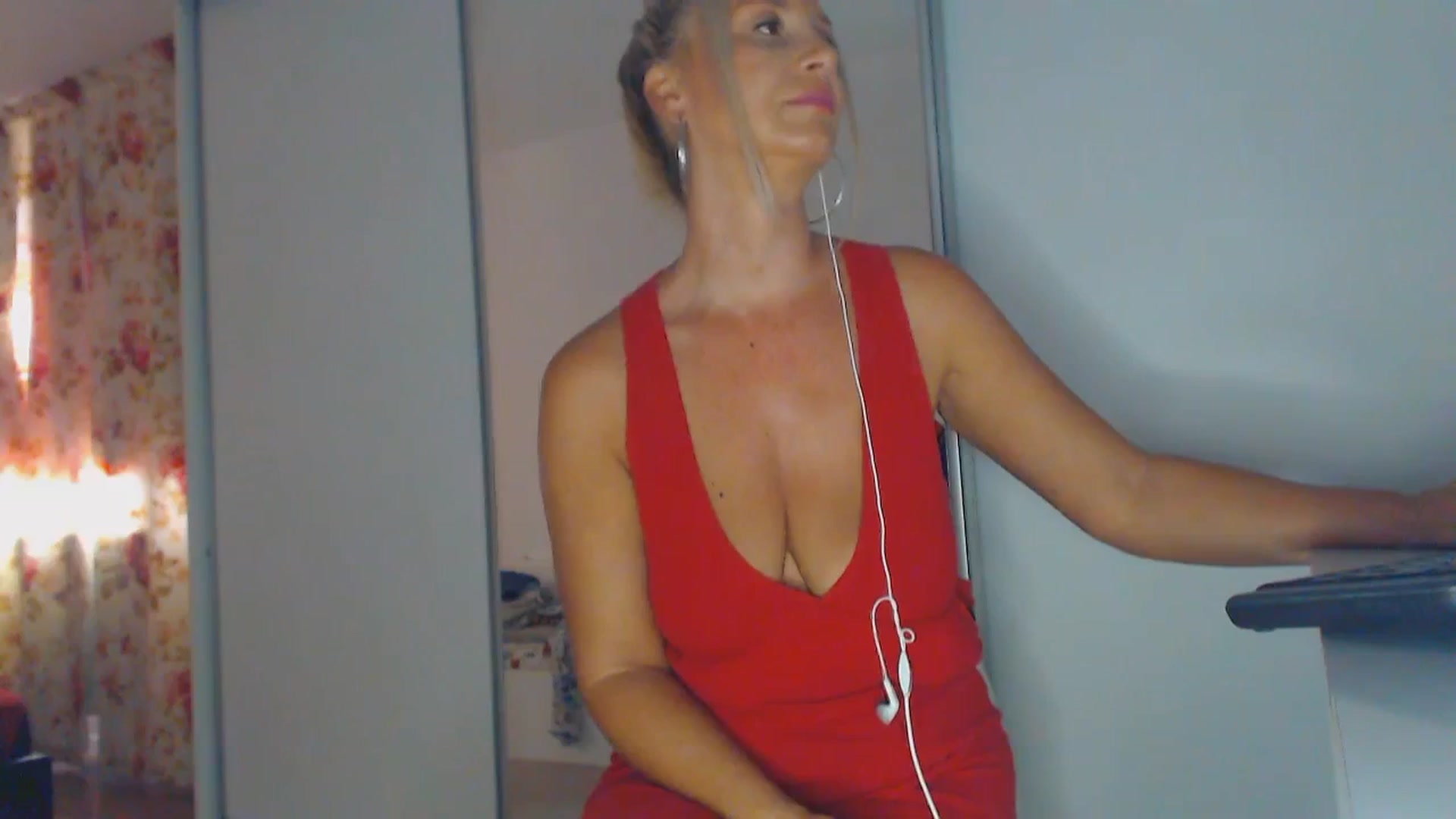 Gallery image thumbnail from Merlyn4u's myfreecams stream on, 08/23/2025, 14:35 image 13 of 20