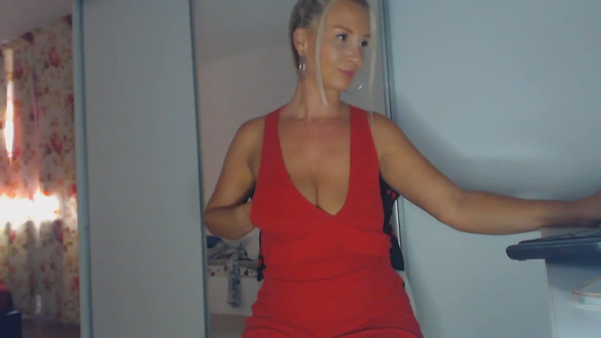 Gallery image thumbnail from Merlyn4u's myfreecams stream on, 08/23/2025, 14:35 image 15 of 20