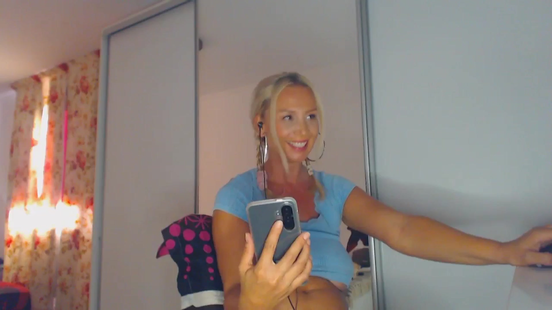 Gallery image thumbnail from Merlyn4u's myfreecams stream on, 08/24/2025, 15:32 image 9 of 20
