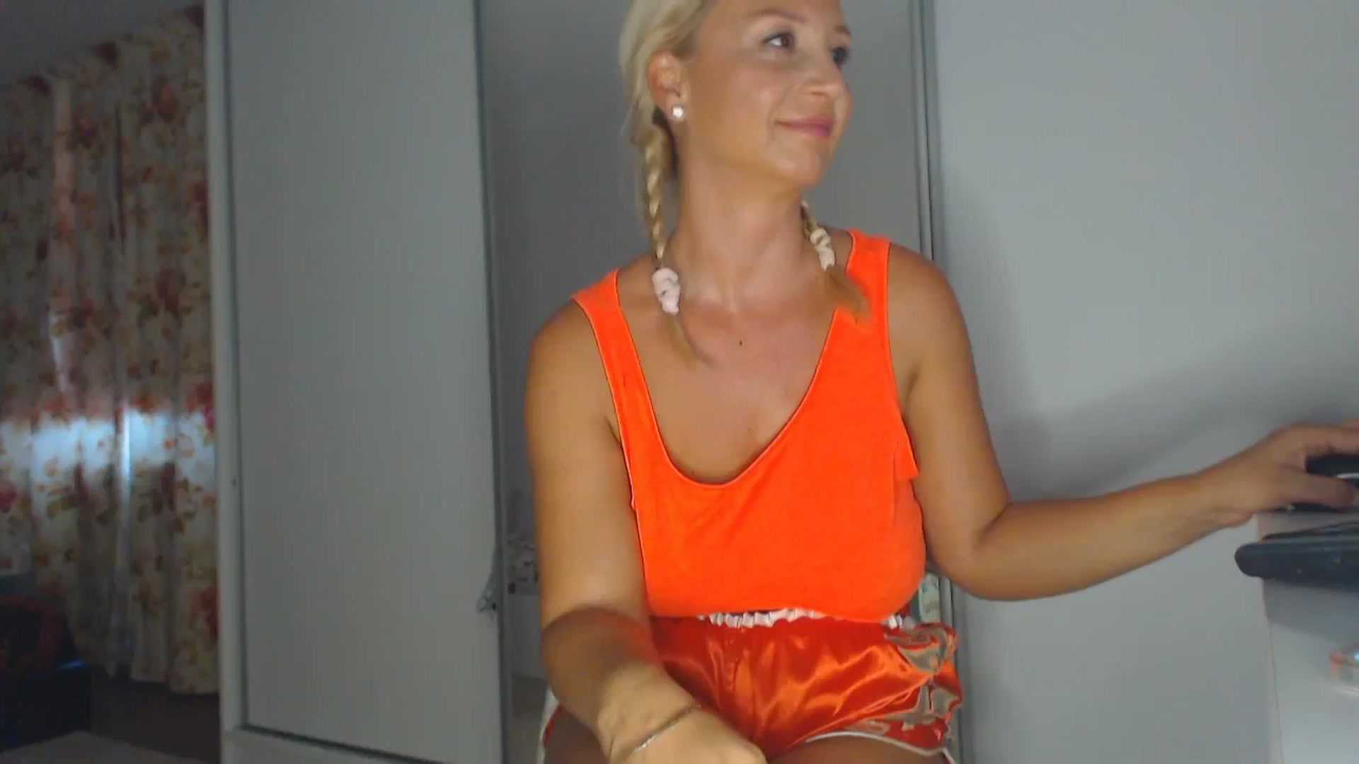 Gallery image thumbnail from Merlyn4u's myfreecams stream on, 08/28/2025, 13:46 image 3 of 20