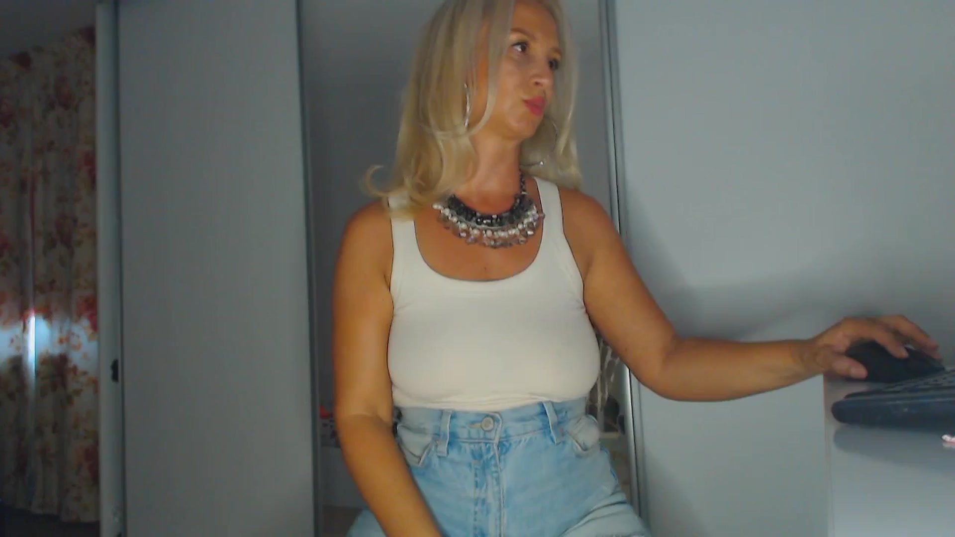 Gallery image thumbnail from Merlyn4u's myfreecams stream on, 08/30/2025, 13:34 image 1 of 20