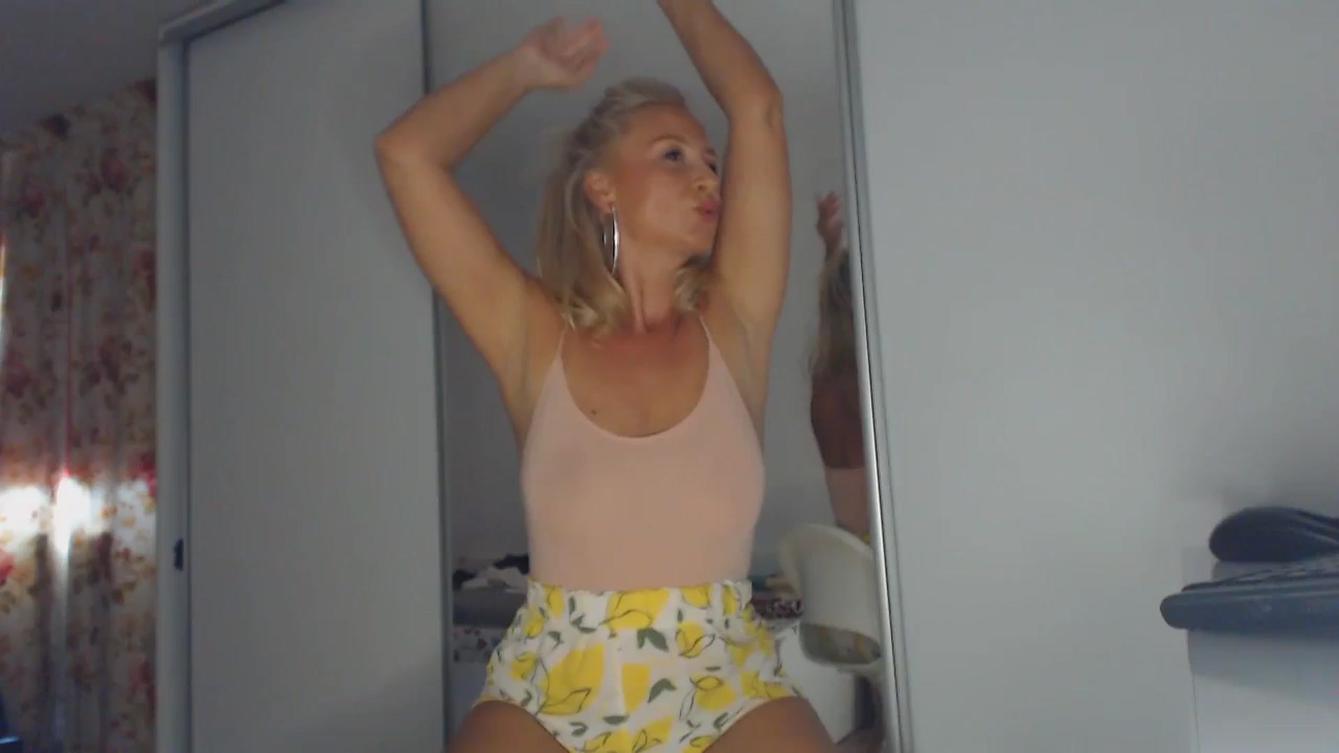 Gallery image thumbnail from Merlyn4u's myfreecams stream on, 09/02/2025, 12:46 image 2 of 20