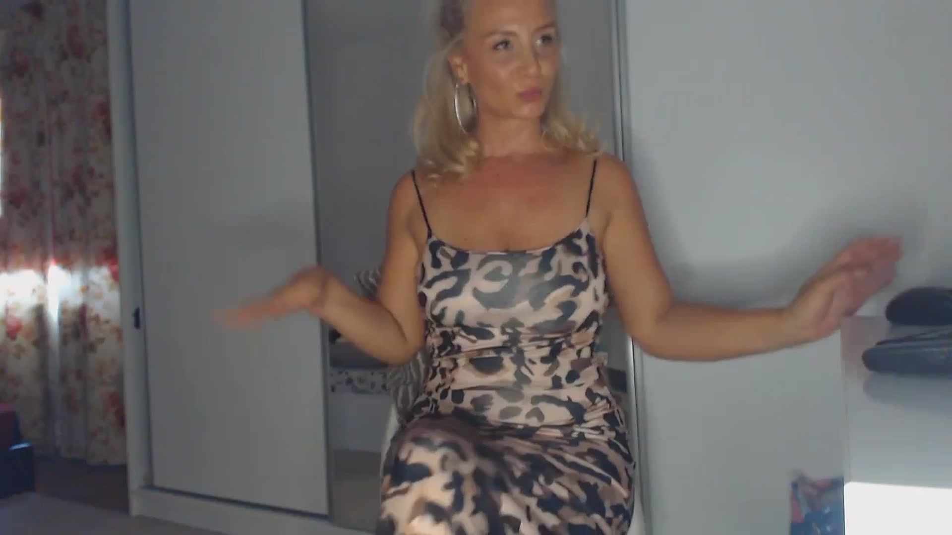 Gallery image thumbnail from Merlyn4u's myfreecams stream on, 09/02/2025, 13:10 image 2 of 20