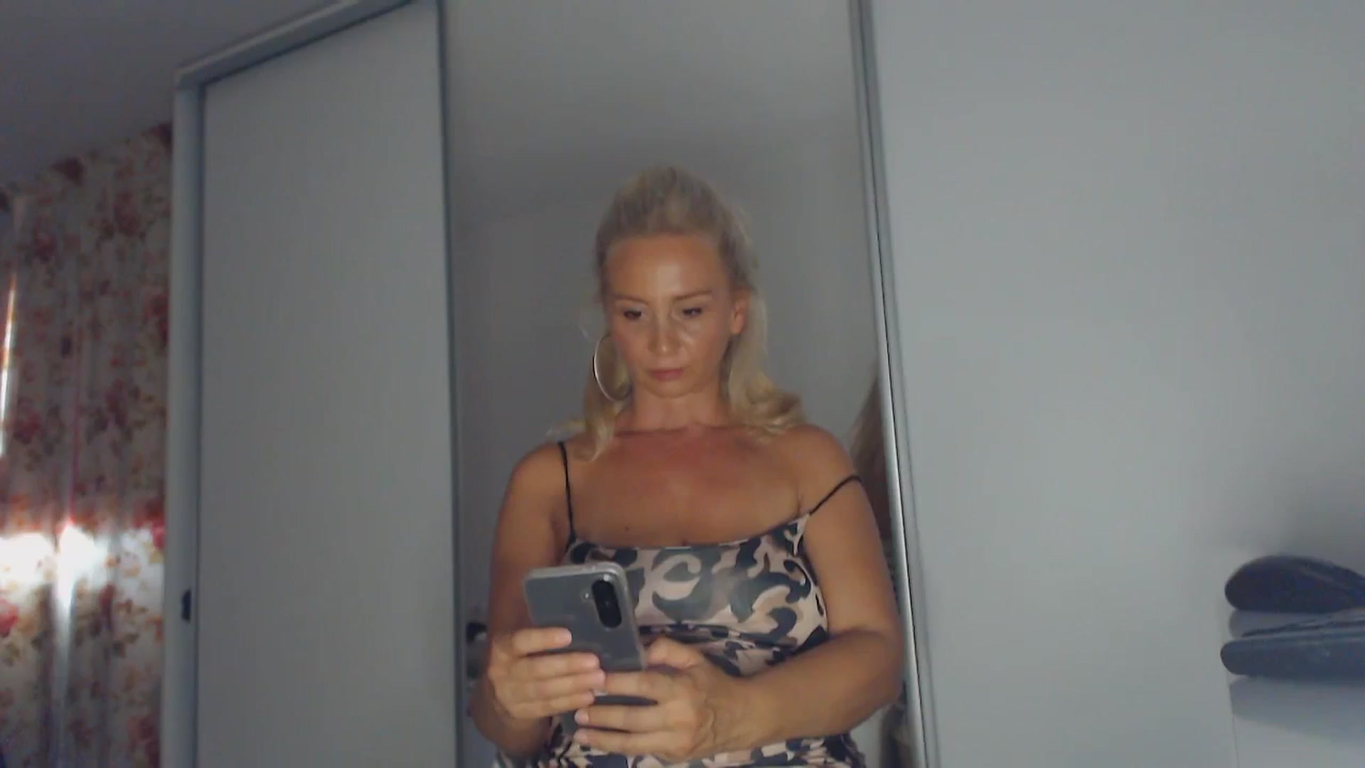 Gallery image thumbnail from Merlyn4u's myfreecams stream on, 09/02/2025, 13:38 image 18 of 20