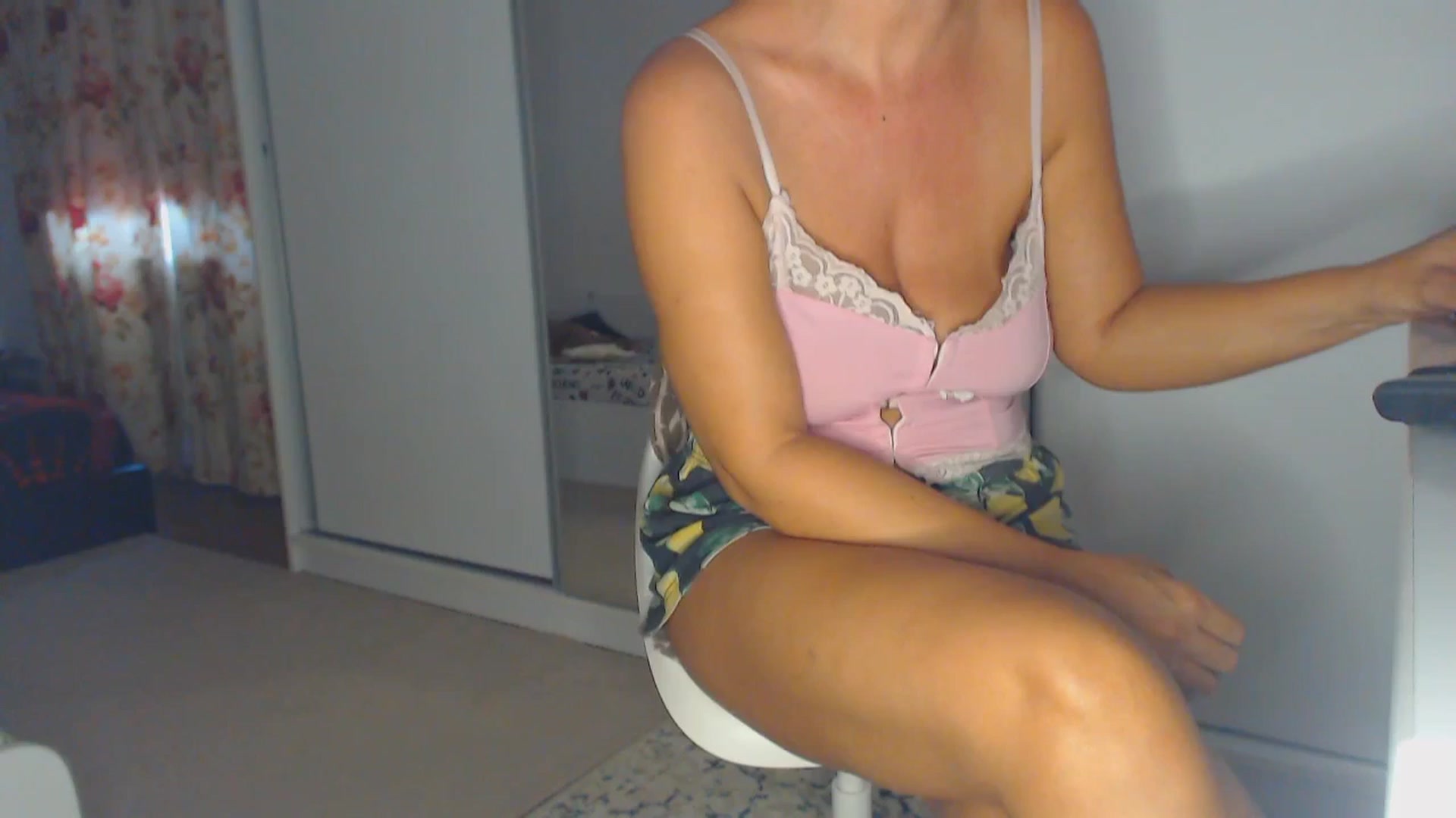 Gallery image thumbnail from Merlyn4u's myfreecams stream on, 09/05/2025, 13:27 image 6 of 20