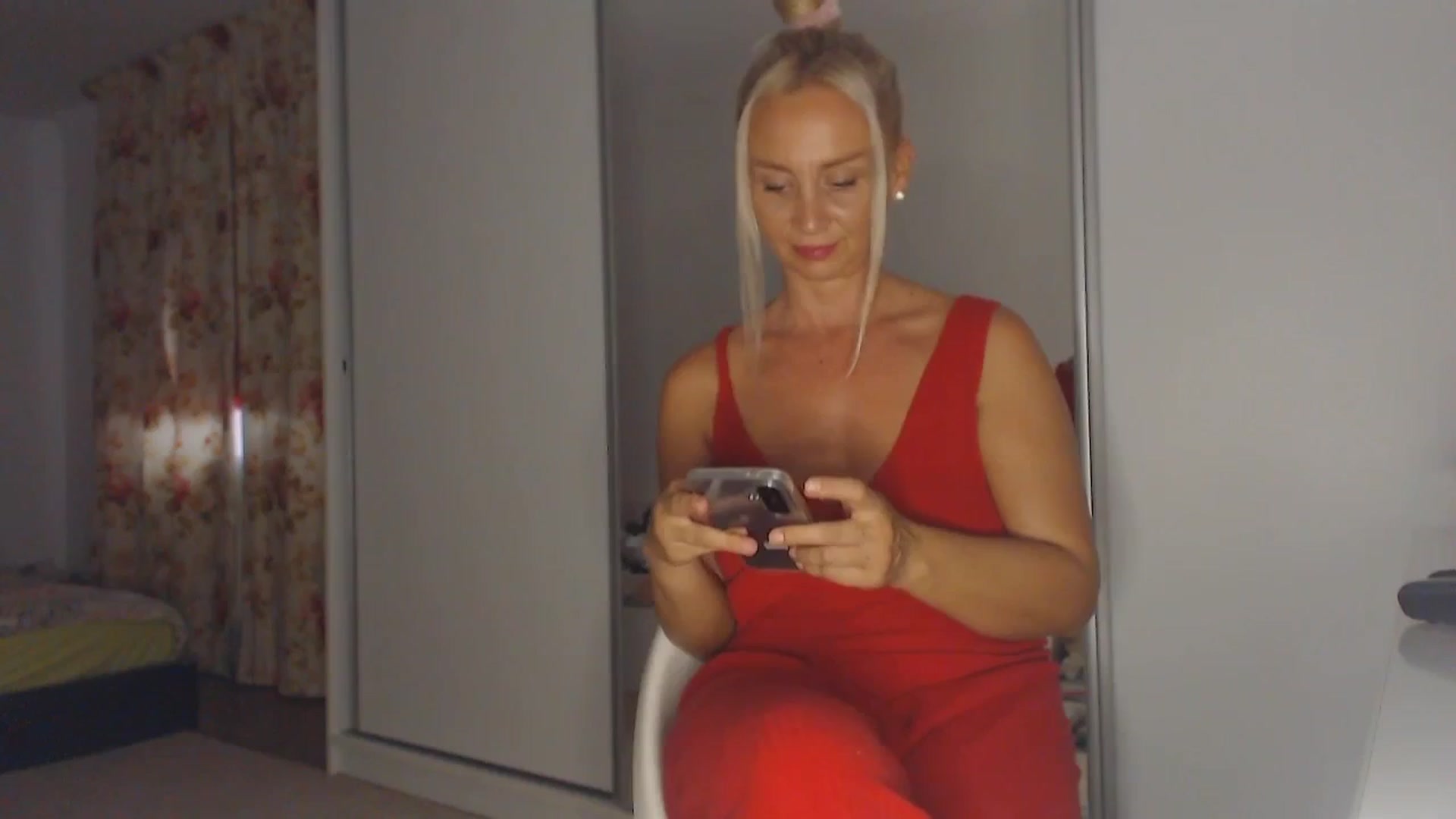 Gallery image thumbnail from Merlyn4u's myfreecams stream on, 09/12/2025, 14:17 image 1 of 20