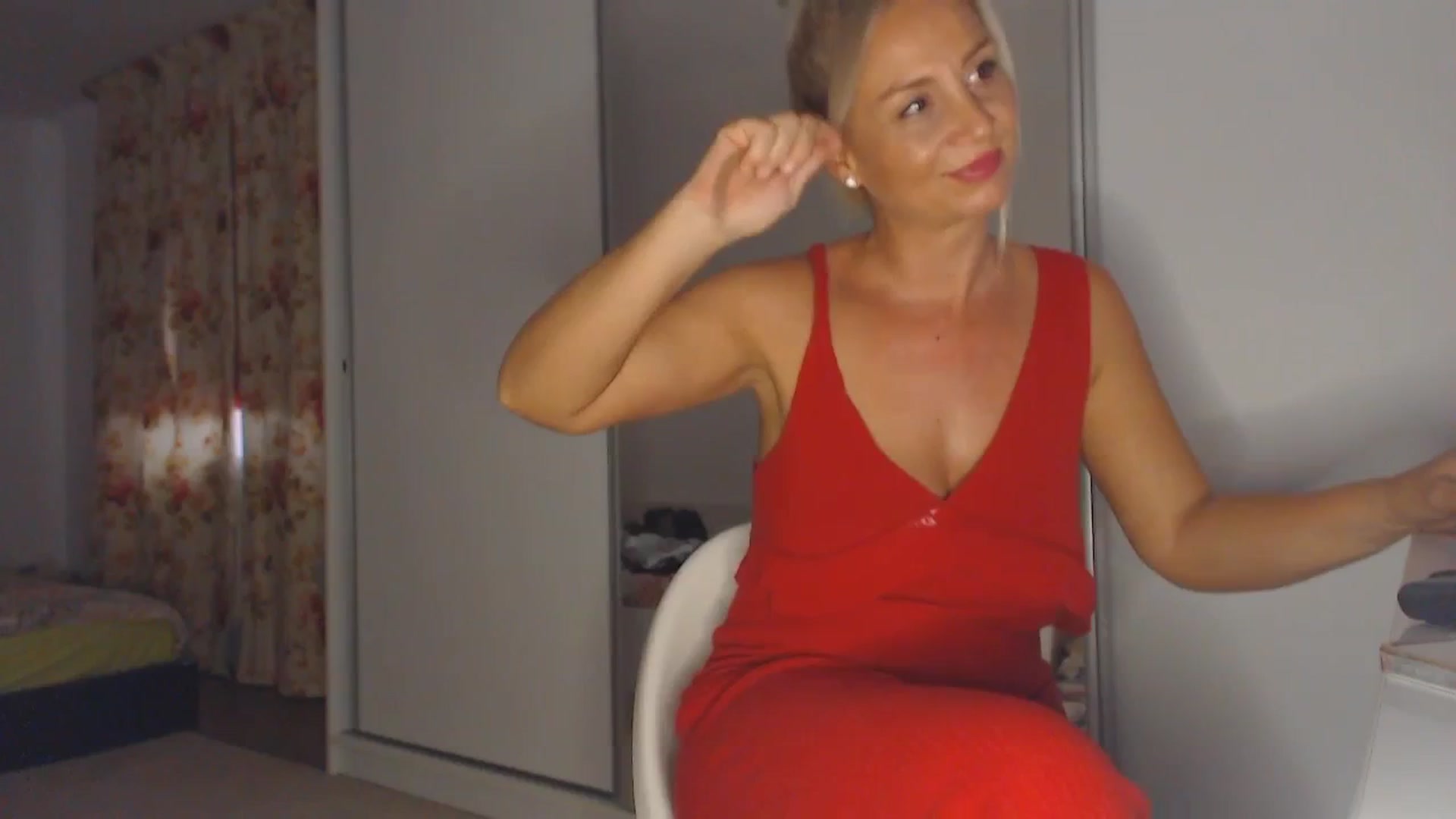 Gallery image thumbnail from Merlyn4u's myfreecams stream on, 09/12/2025, 14:17 image 6 of 20