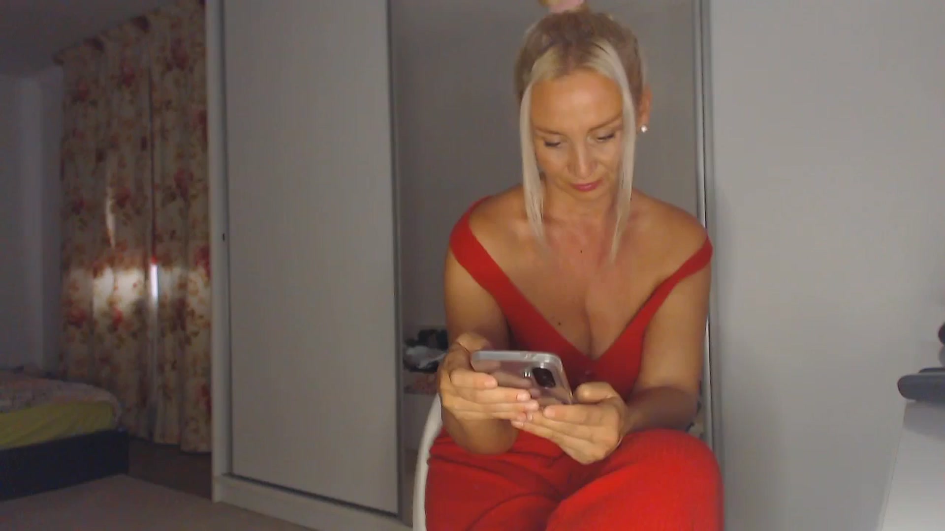 Gallery image thumbnail from Merlyn4u's myfreecams stream on, 09/12/2025, 14:17 image 16 of 20