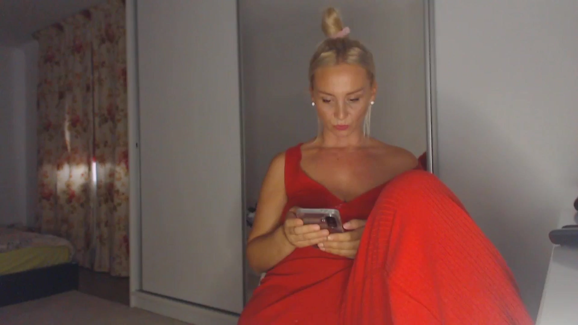 Gallery image thumbnail from Merlyn4u's myfreecams stream on, 09/12/2025, 14:17 image 19 of 20