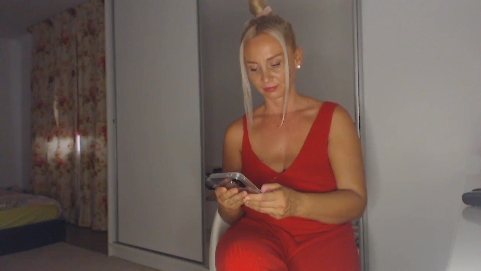 Gallery image thumbnail from Merlyn4u's myfreecams stream on, 09/12/2025, 14:17 image 2 of 20