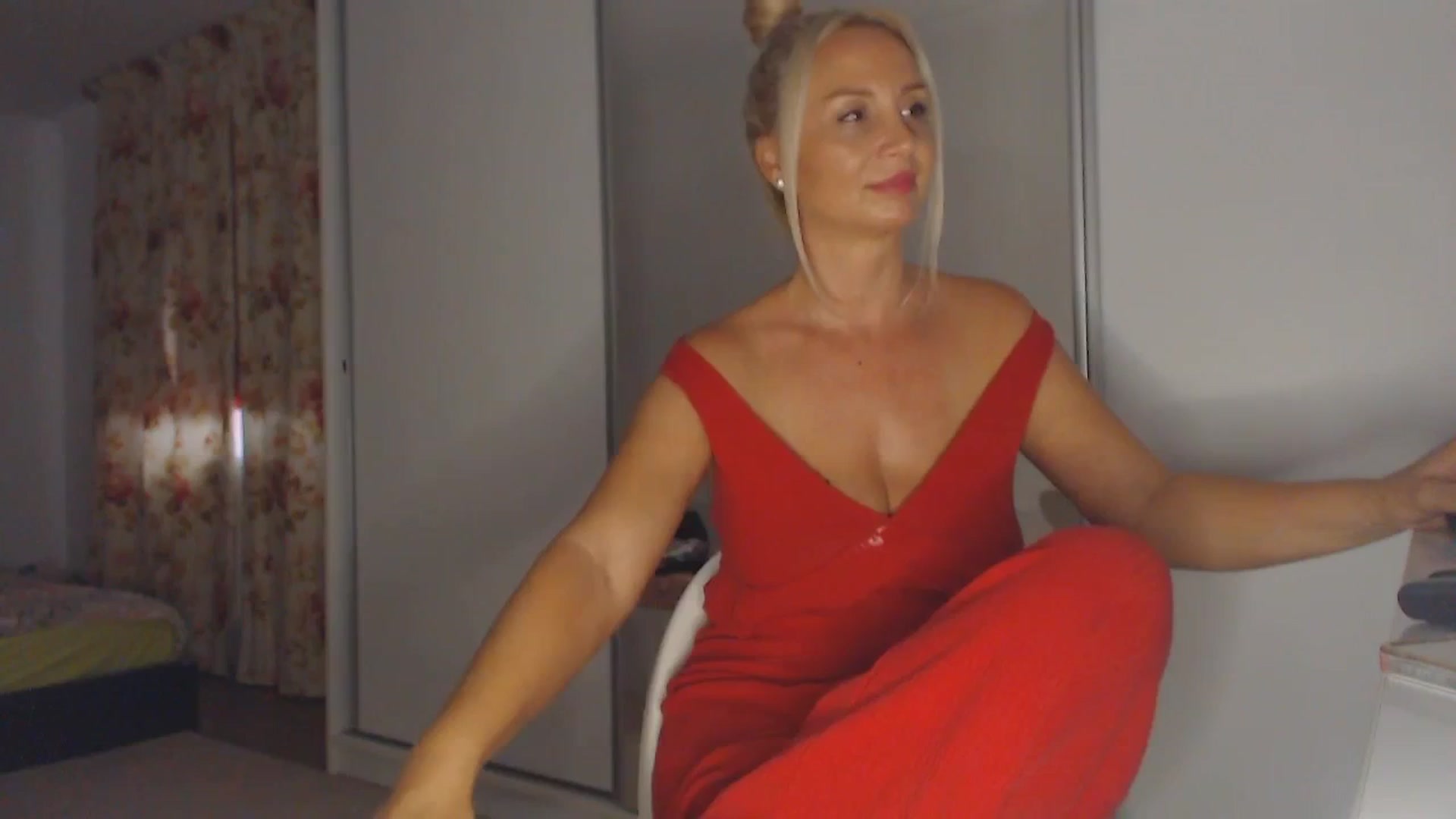 Gallery image thumbnail from Merlyn4u's myfreecams stream on, 09/12/2025, 14:17 image 10 of 20