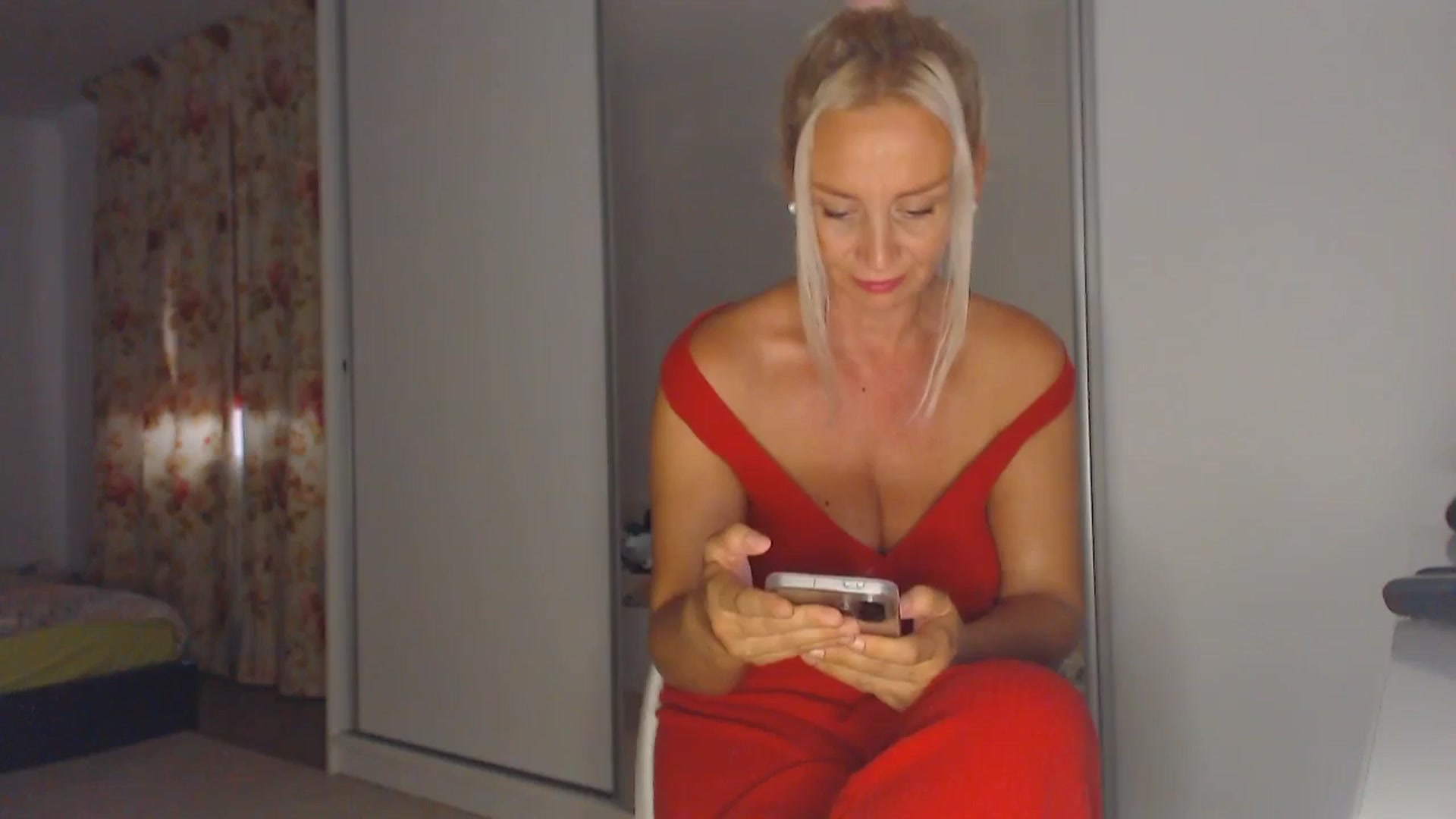 Gallery image thumbnail from Merlyn4u's myfreecams stream on, 09/12/2025, 14:17 image 18 of 20