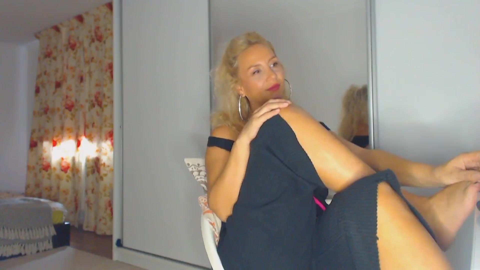 Gallery image thumbnail from Merlyn4u's myfreecams stream on, 09/17/2025, 10:56 image 8 of 20