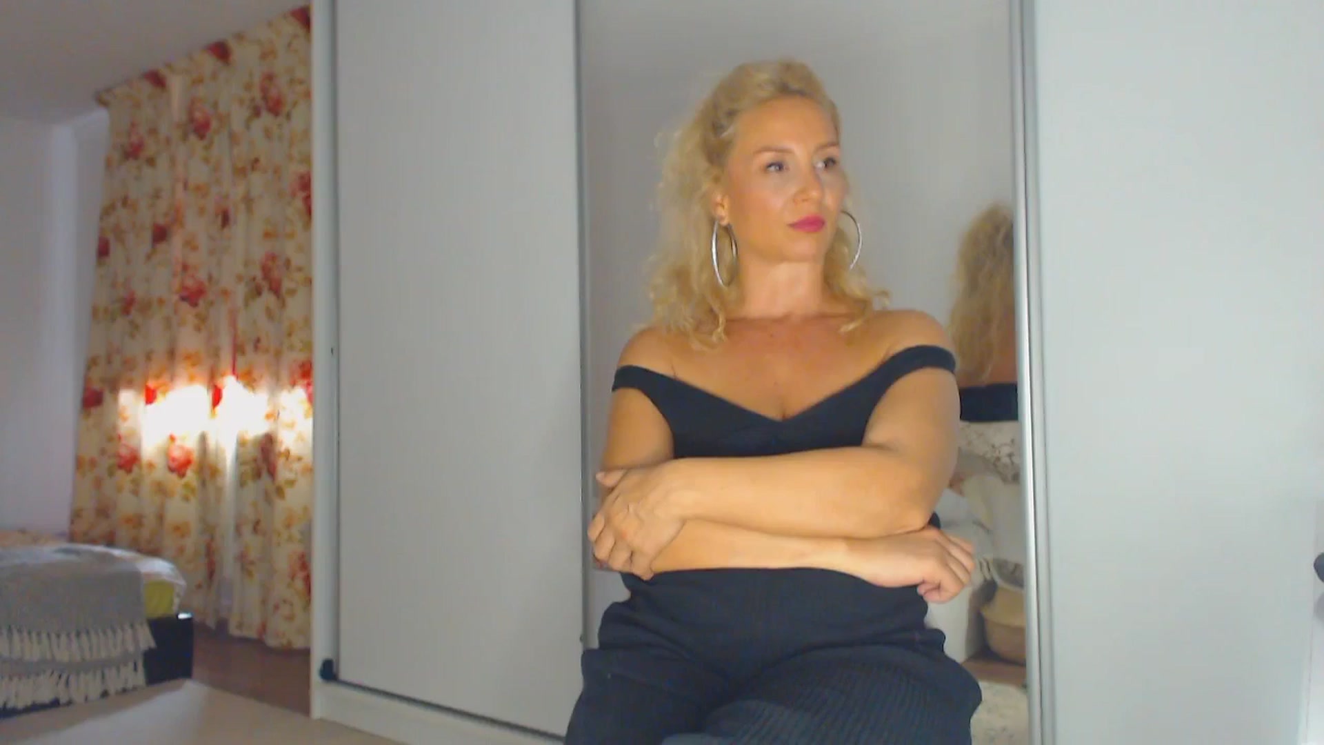 Gallery image thumbnail from Merlyn4u's myfreecams stream on, 09/17/2025, 10:56 image 4 of 20