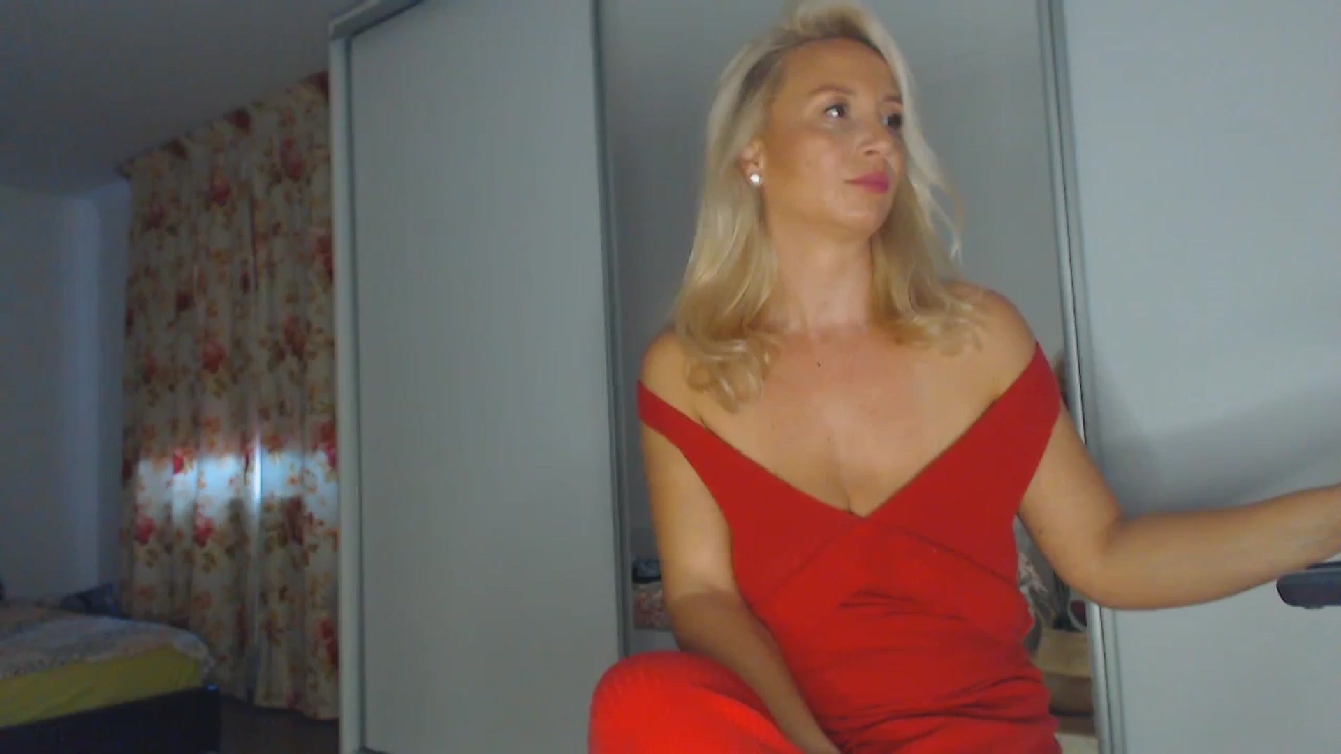 Gallery image thumbnail from Merlyn4u's myfreecams stream on, 09/21/2025, 10:37 image 5 of 20