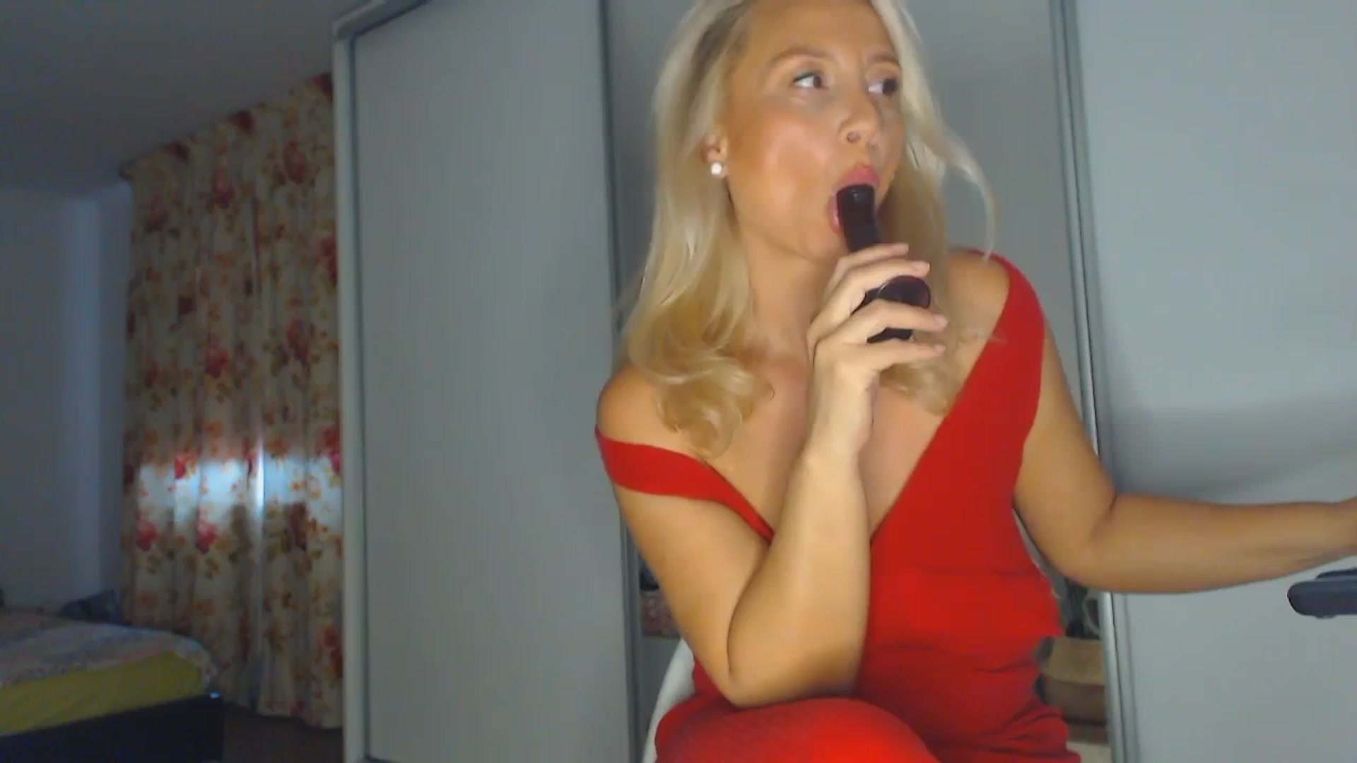 Gallery image thumbnail from Merlyn4u's myfreecams stream on, 09/21/2025, 10:37 image 7 of 20