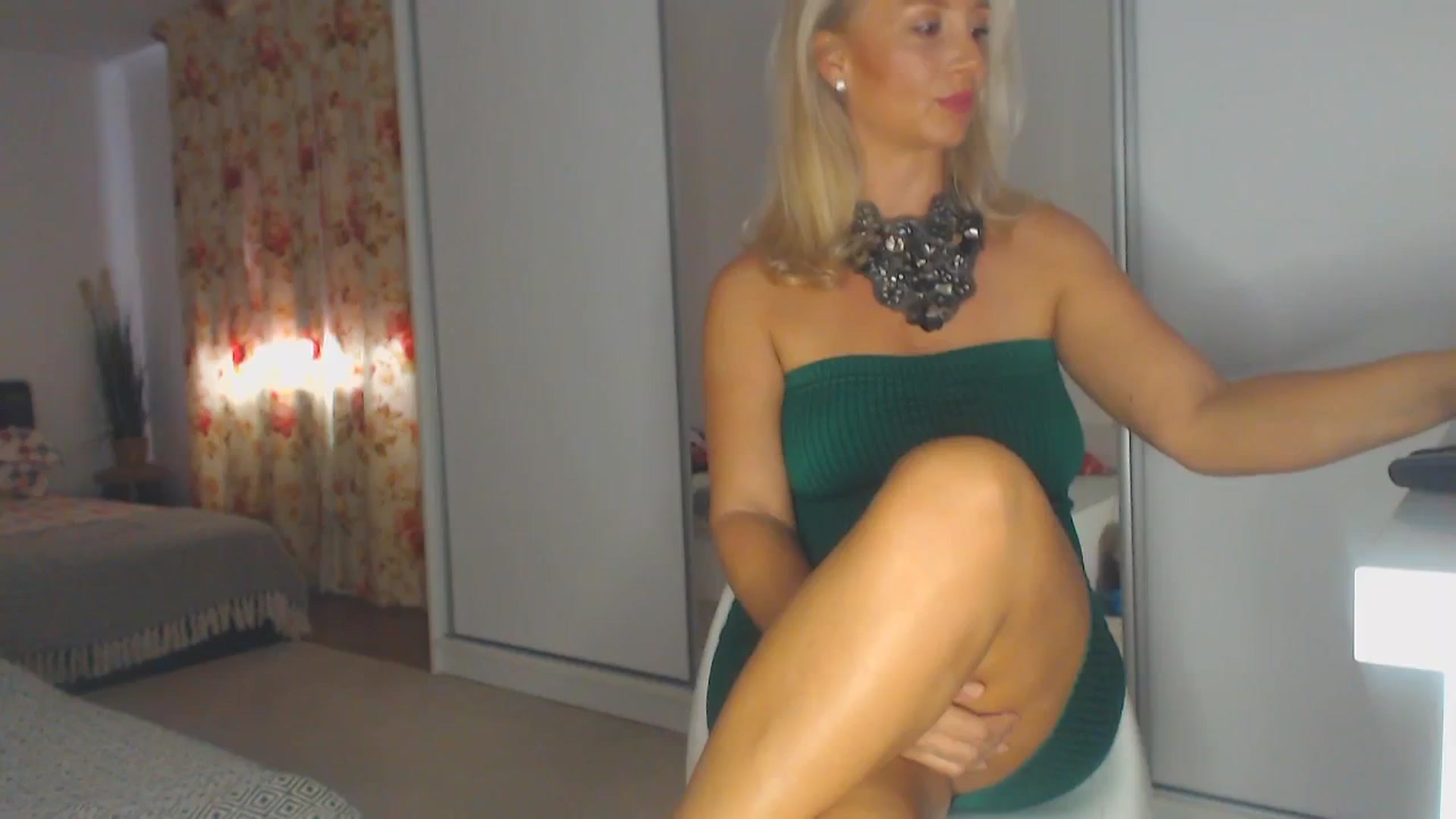Gallery image thumbnail from Merlyn4u's myfreecams stream on, 09/26/2025, 11:27 image 3 of 20