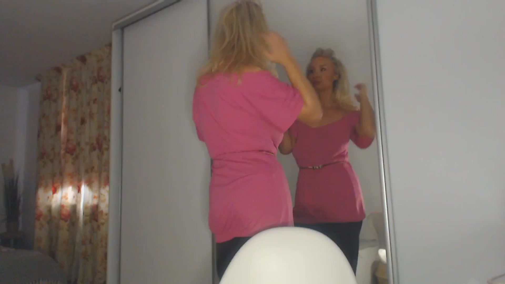 Gallery image thumbnail from Merlyn4u's myfreecams stream on, 09/29/2025, 09:03 image 1 of 20