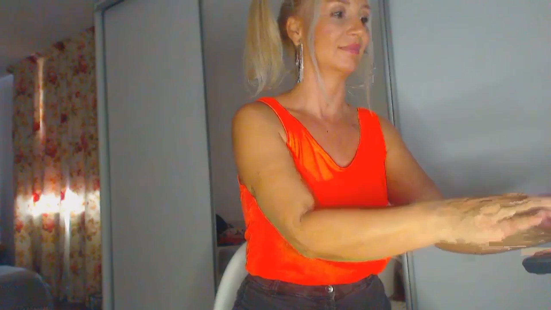 Gallery image thumbnail from Merlyn4u's myfreecams stream on, 09/30/2025, 11:54 image 16 of 20