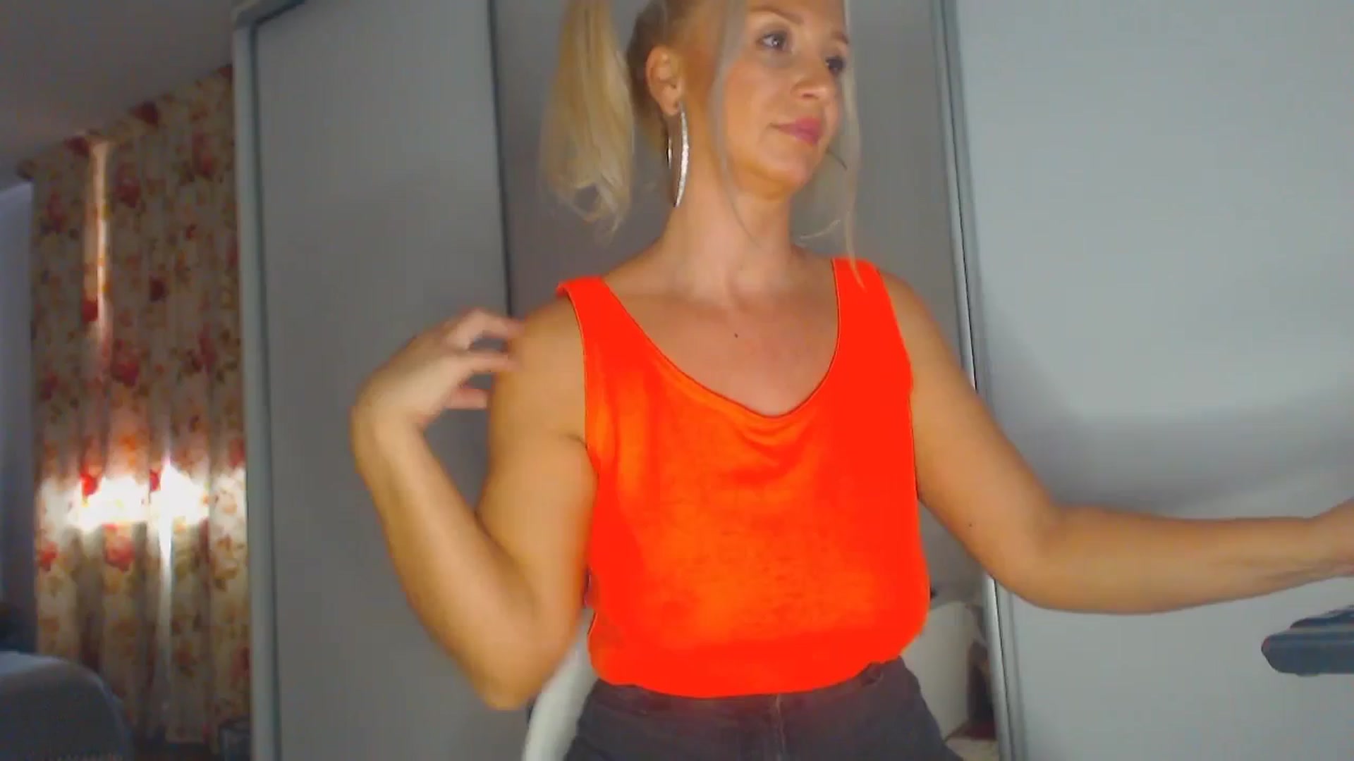 Gallery image thumbnail from Merlyn4u's myfreecams stream on, 09/30/2025, 11:54 image 15 of 20