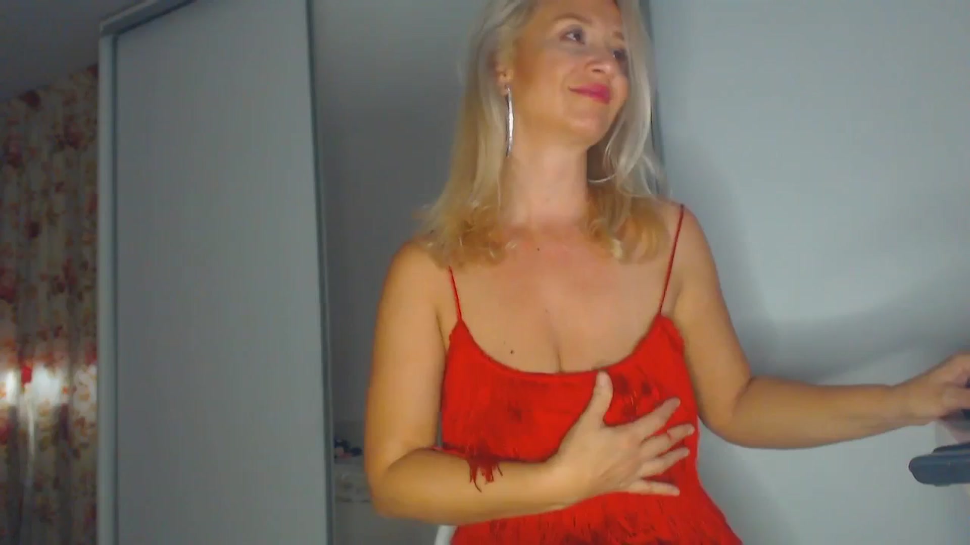 Gallery image thumbnail from Merlyn4u's myfreecams stream on, 10/02/2025, 09:33 image 8 of 20