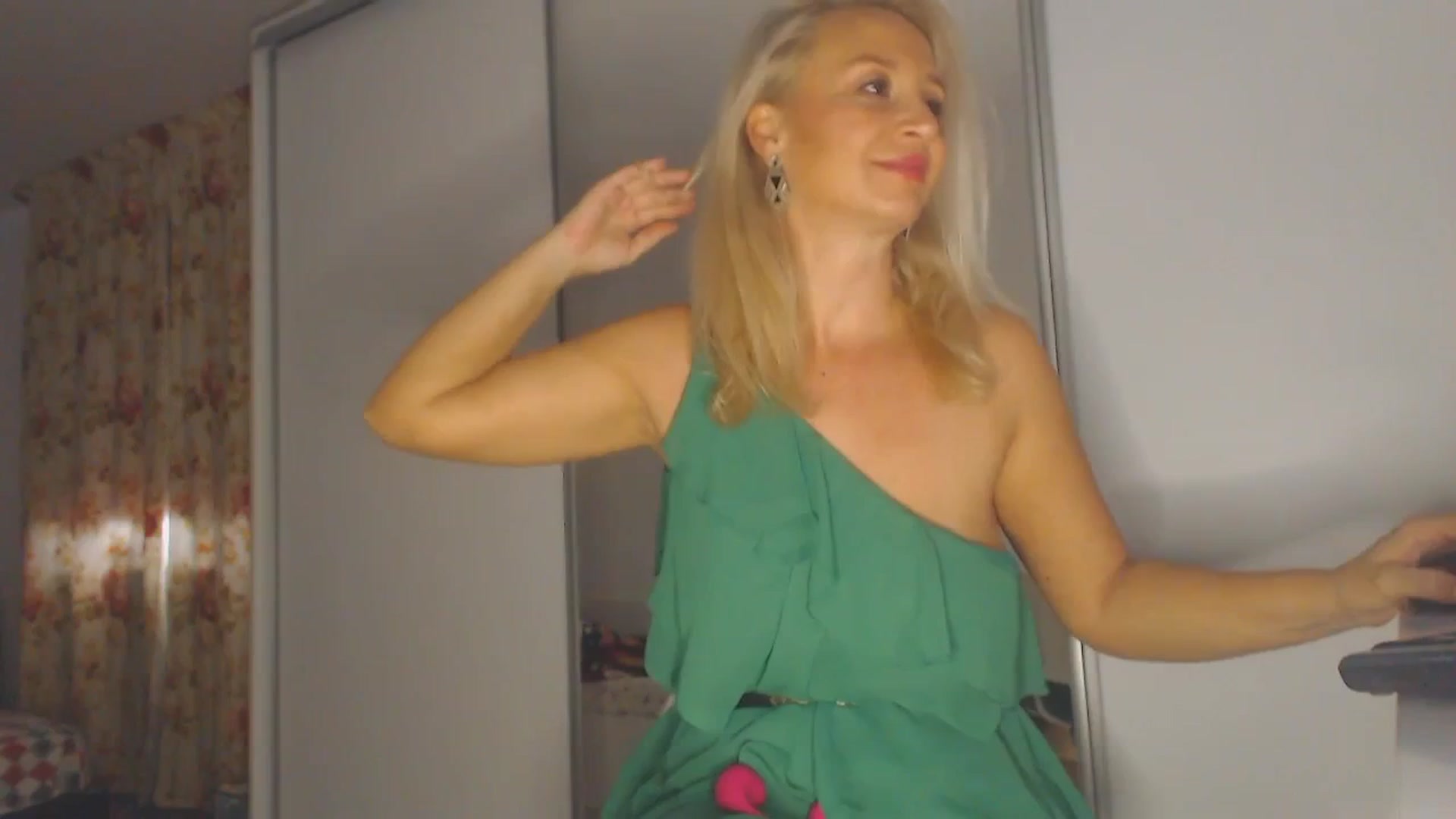 Gallery image thumbnail from Merlyn4u's myfreecams stream on, 10/04/2025, 13:09 image 1 of 20