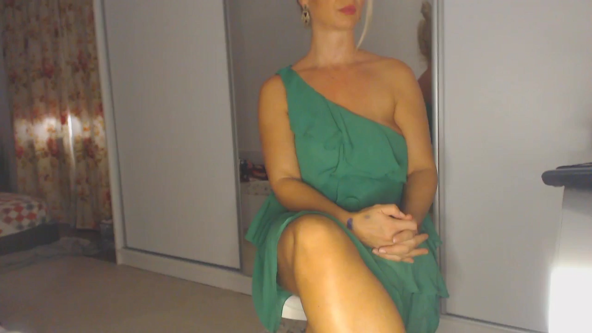 Gallery image thumbnail from Merlyn4u's myfreecams stream on, 10/04/2025, 13:09 image 9 of 20