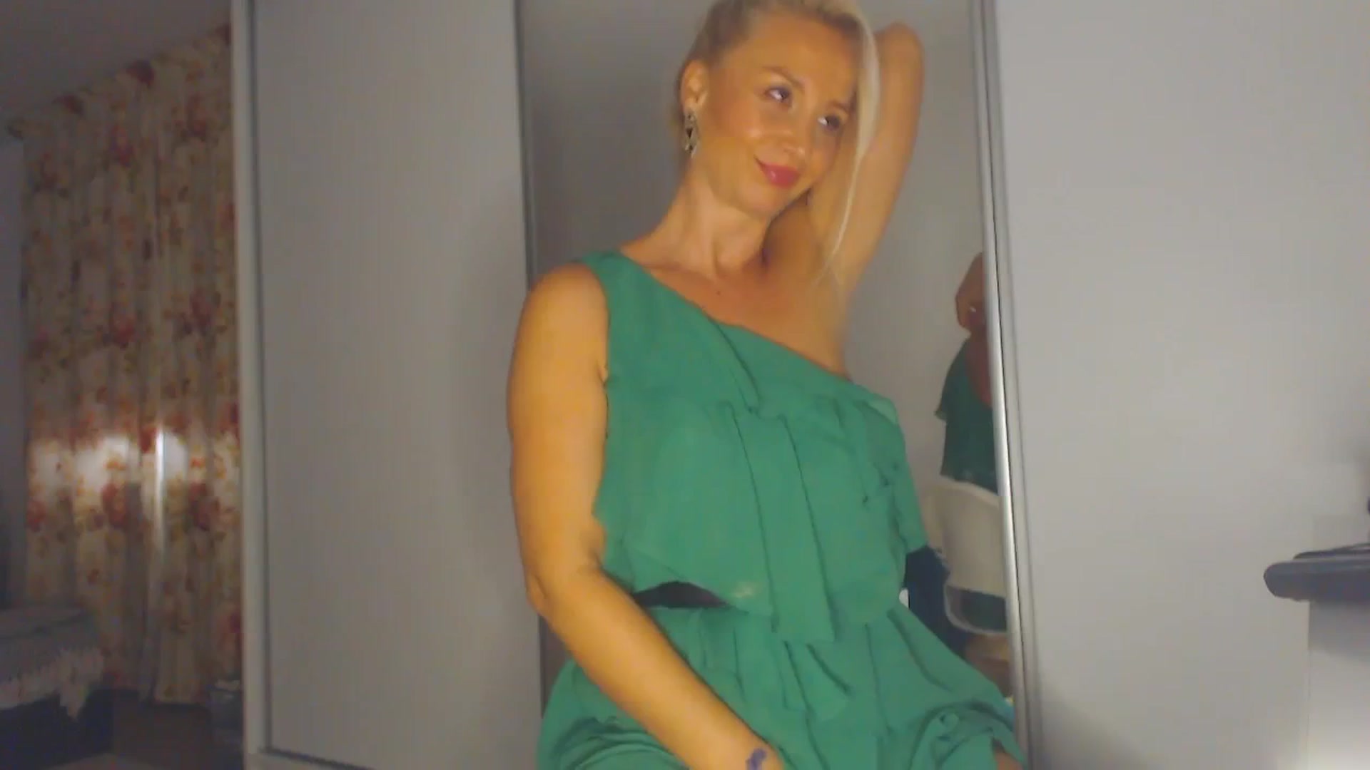 Gallery image thumbnail from Merlyn4u's myfreecams stream on, 10/04/2025, 15:24 image 6 of 20