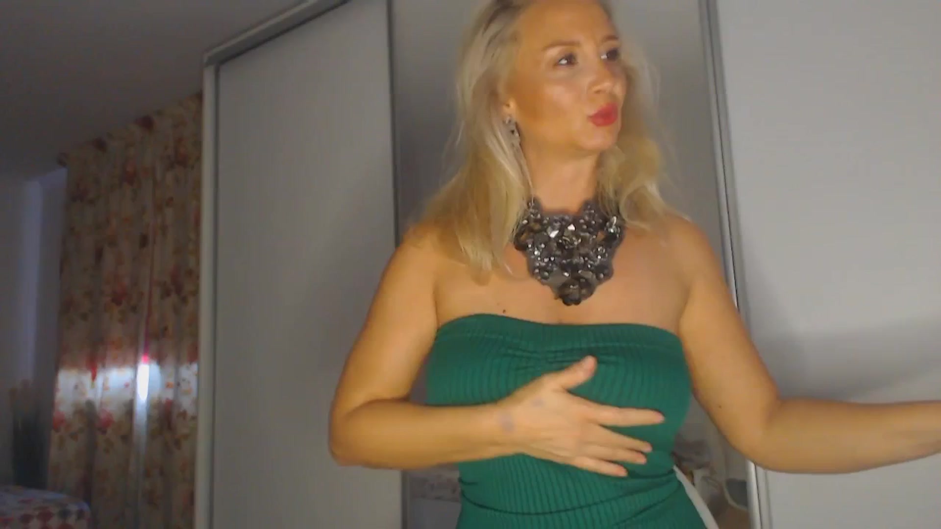 Gallery image thumbnail from Merlyn4u's myfreecams stream on, 10/05/2025, 13:58 image 4 of 20