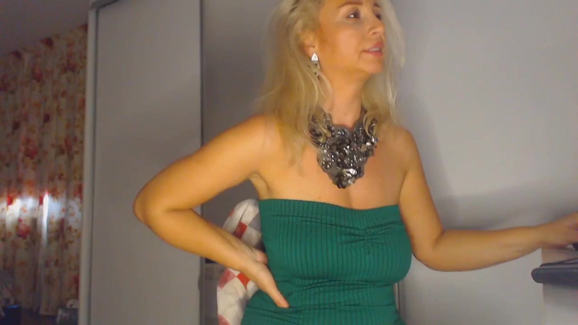 Gallery image thumbnail from Merlyn4u's myfreecams stream on, 10/11/2025, 13:00 image 3 of 20