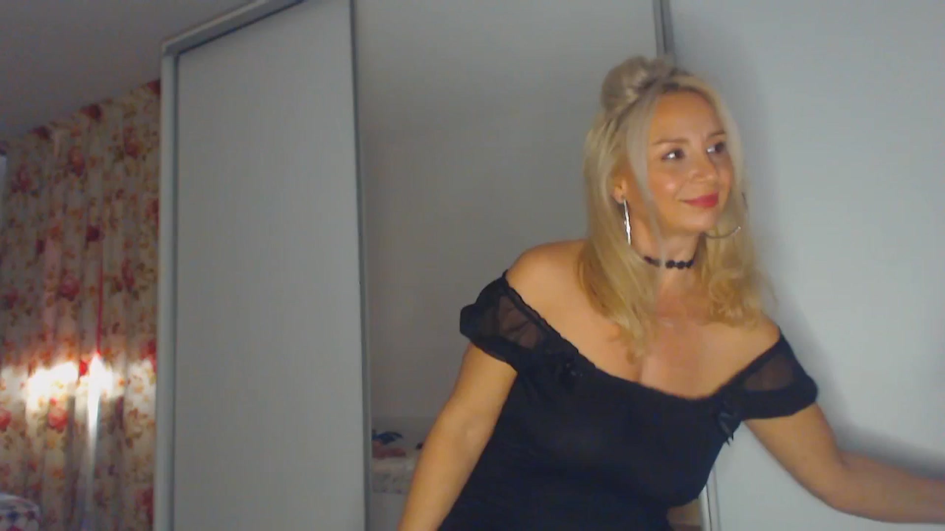 Gallery image thumbnail from Merlyn4u's myfreecams stream on, 10/12/2025, 13:36 image 12 of 20