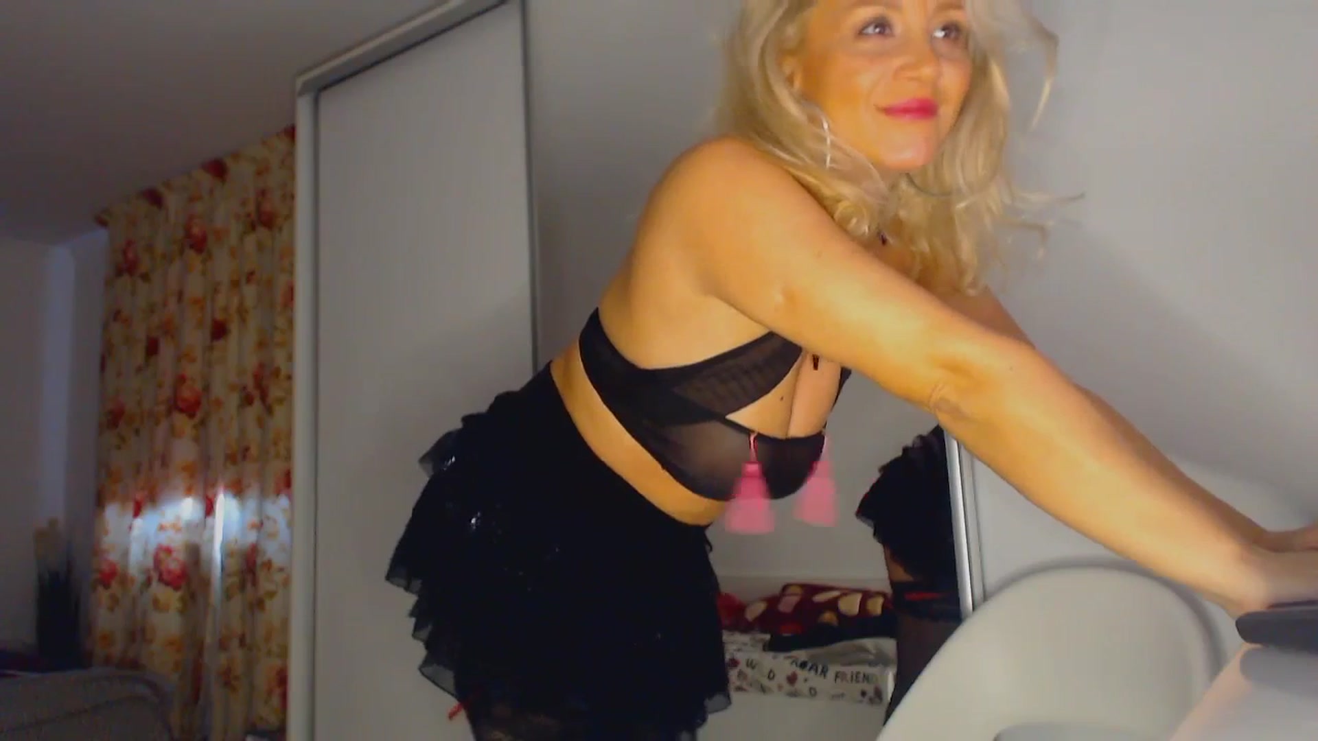 Gallery image thumbnail from Merlyn4u's myfreecams stream on, 10/19/2025, 11:35 image 6 of 20