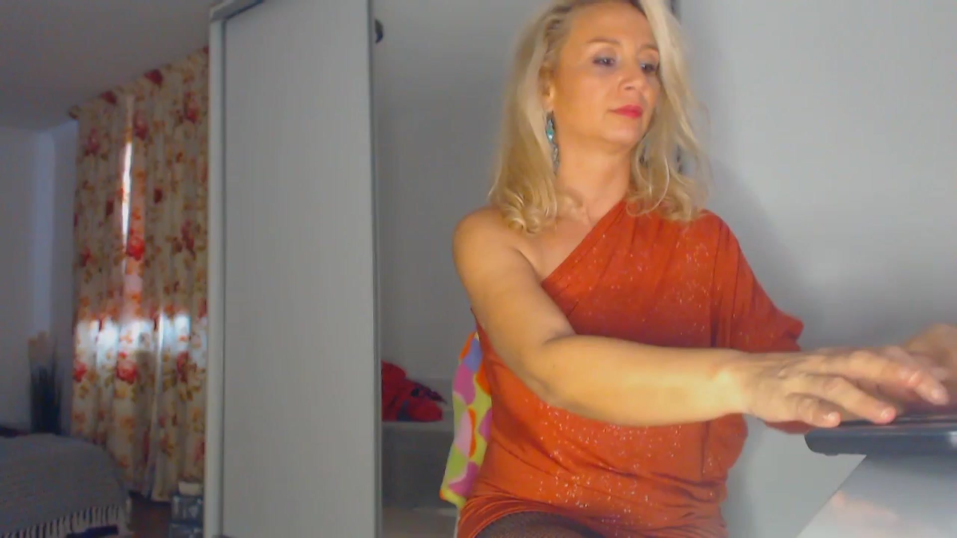 Gallery image thumbnail from Merlyn4u's myfreecams stream on, 10/21/2025, 12:12 image 12 of 20