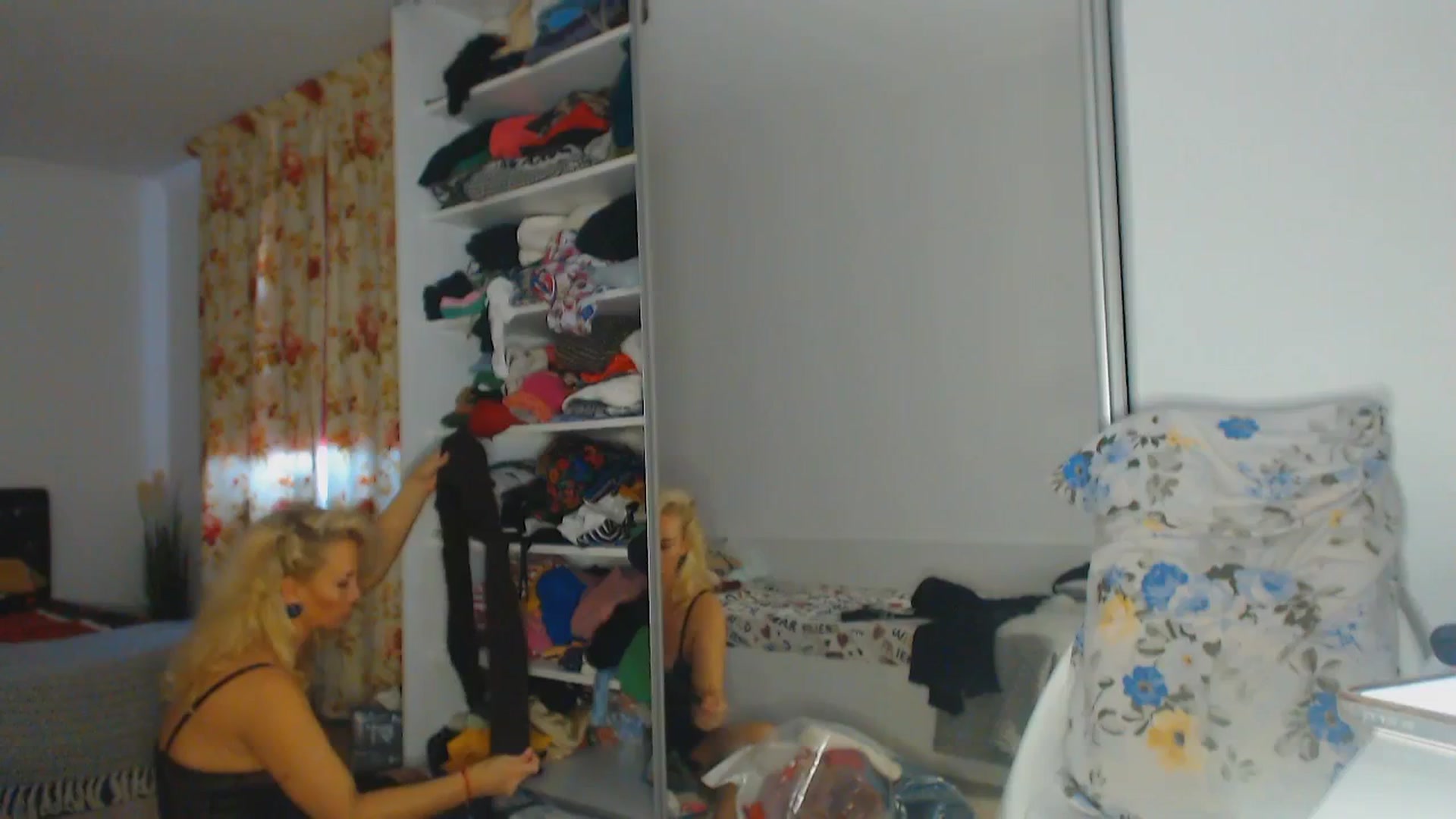 Gallery image thumbnail from Merlyn4u's myfreecams stream on, 10/23/2025, 10:32 image 13 of 20